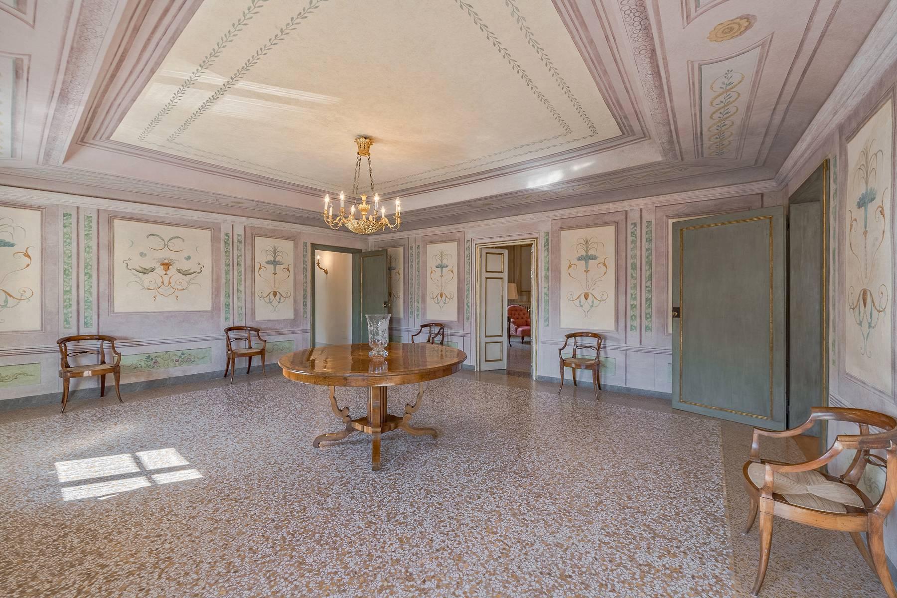 Prestigious apartment in historical building in Lucca - 19