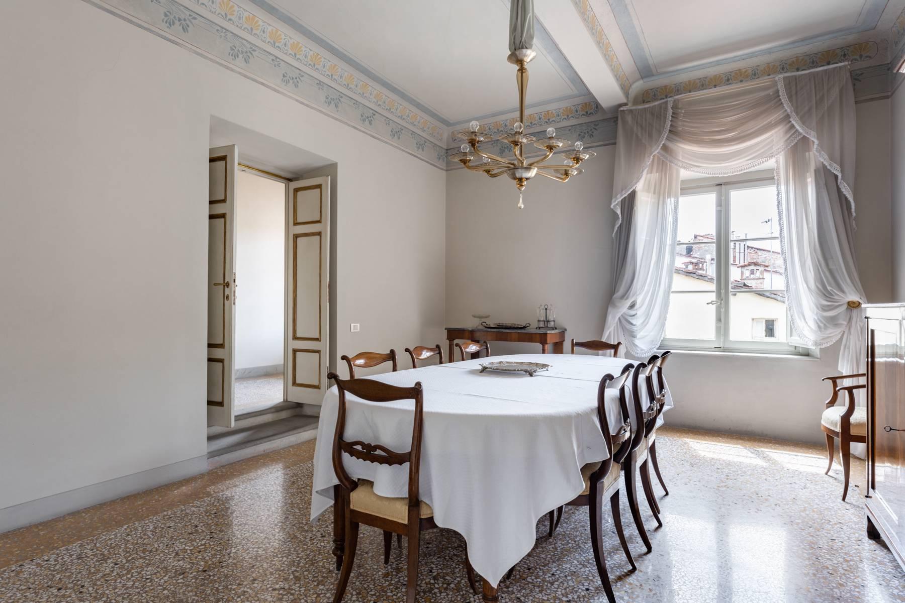 Prestigious apartment in historical building in Lucca - 3