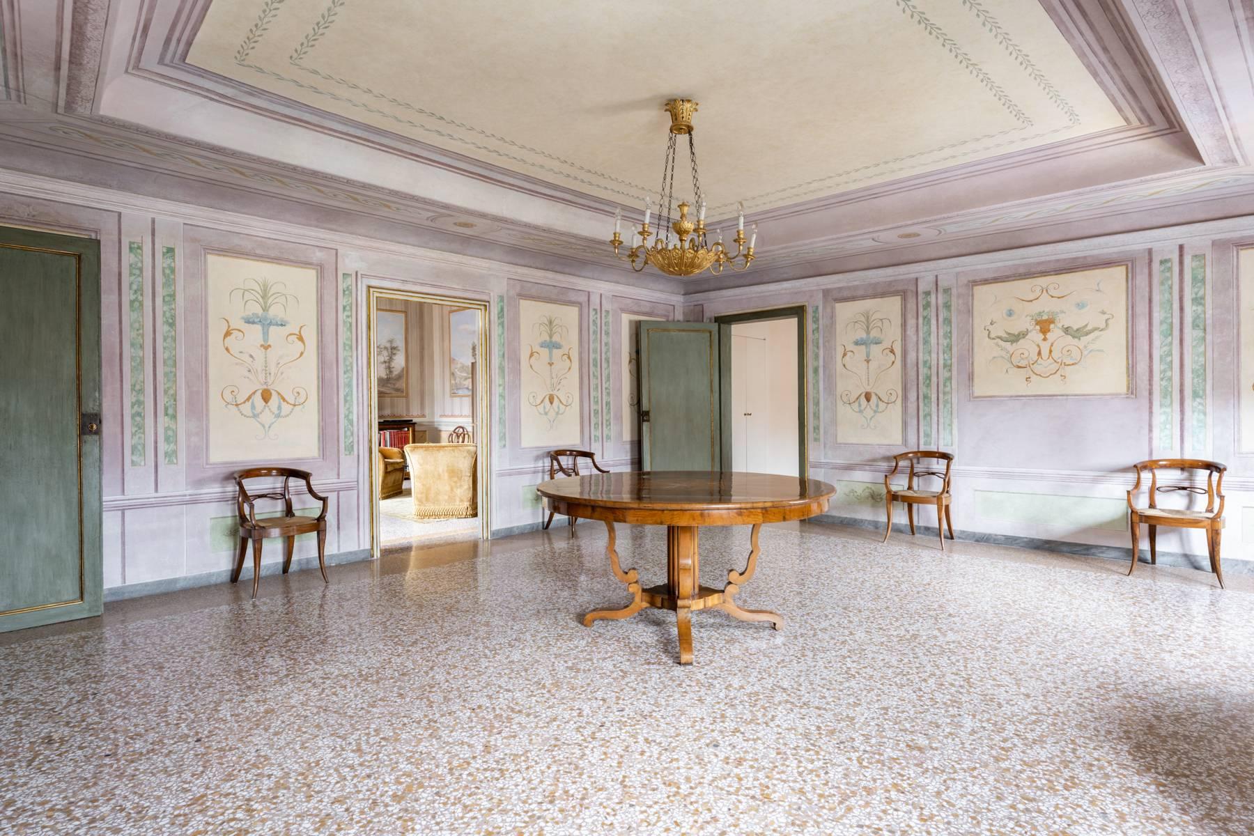 Prestigious apartment in historical building in Lucca - 24