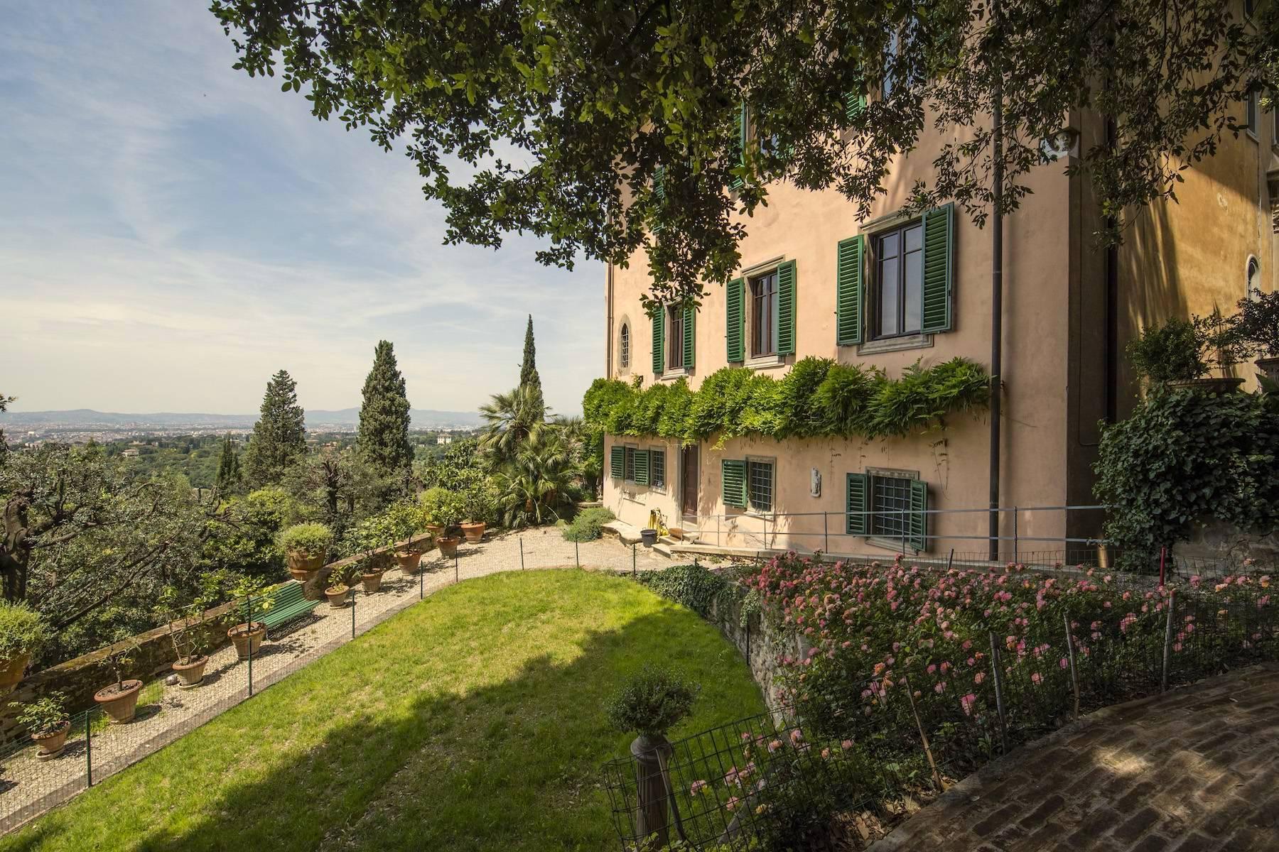 Villa incomparable à Fiesole avec dépendance et vue magnifique sur Florence - 1