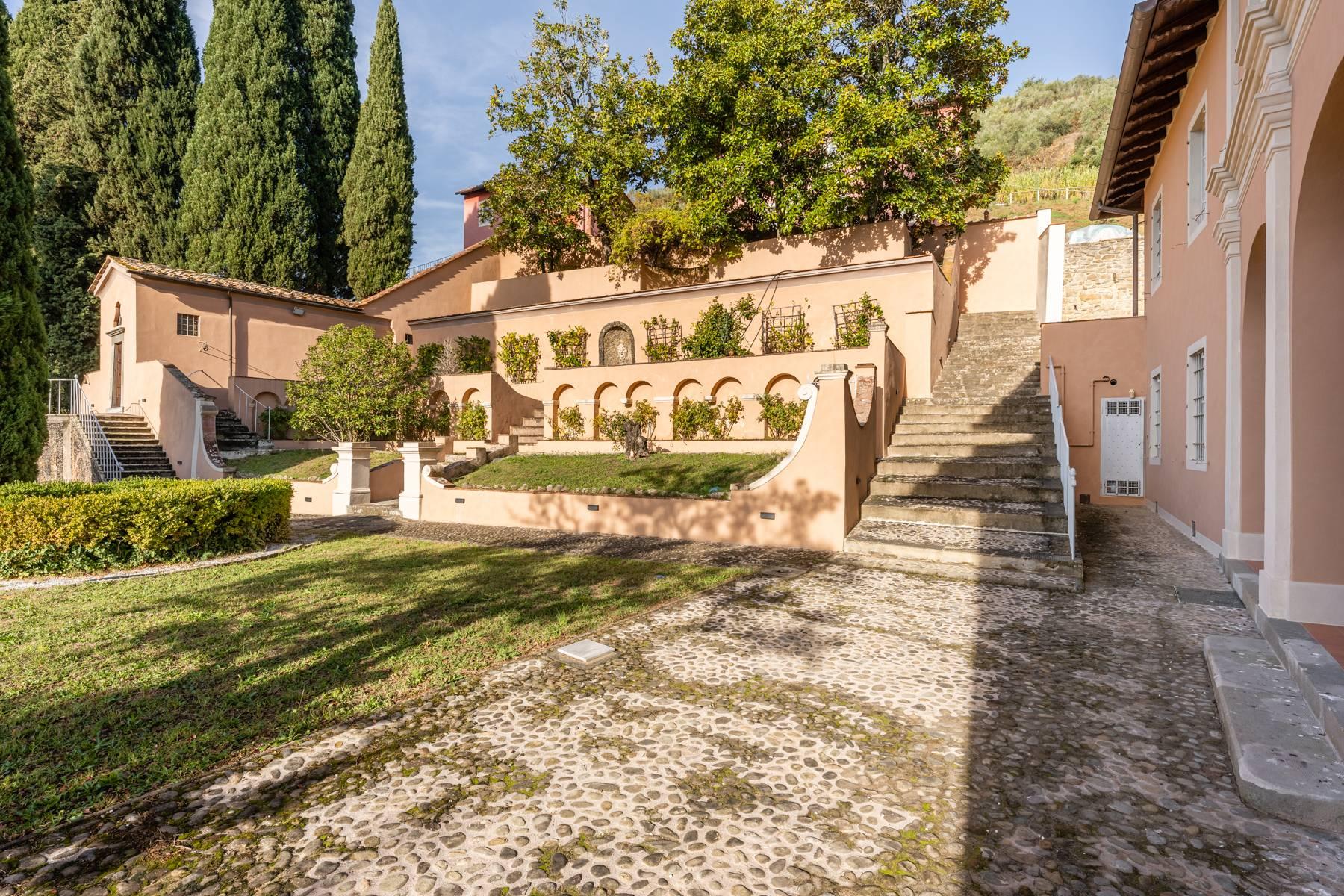 Villa historique avec chapelle sur les collines de Pescia - 3