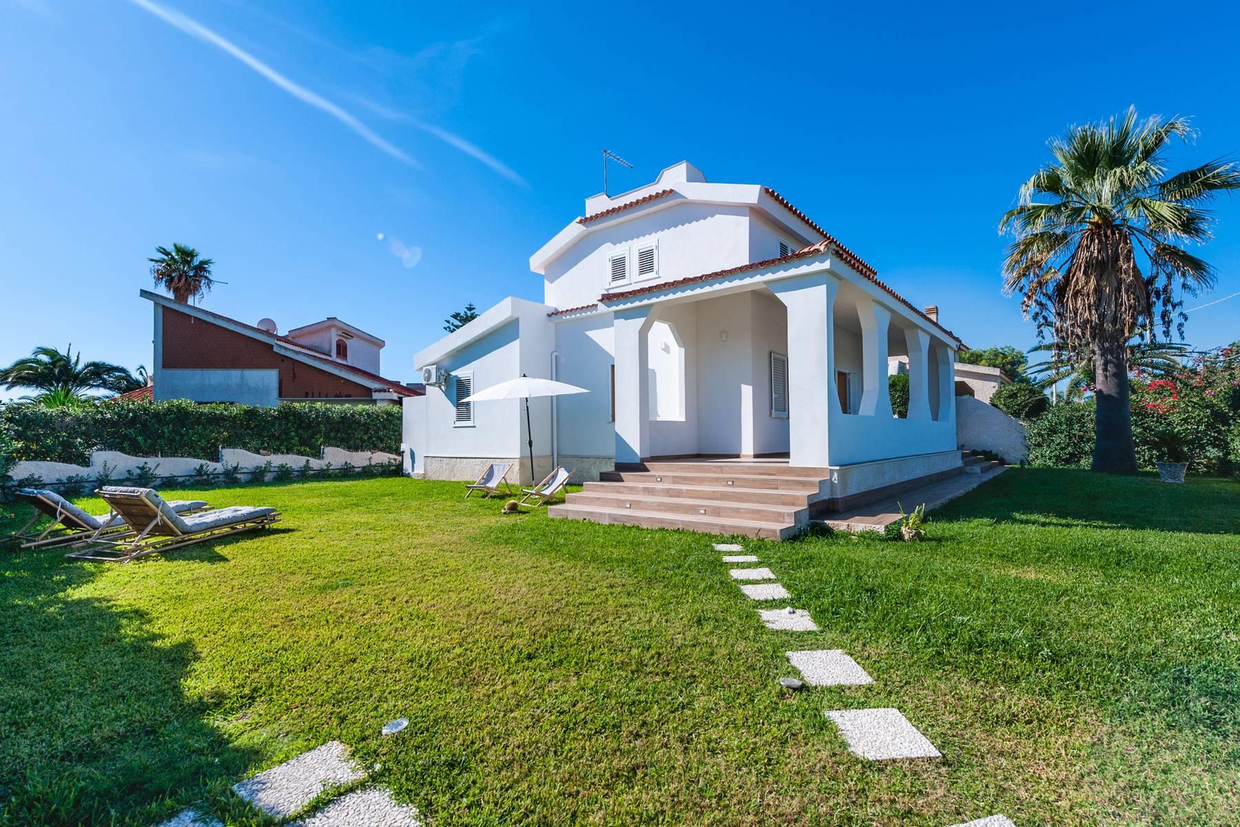 Villa in the Plemmirio Marine Protected Area with direct access to the sea - 2