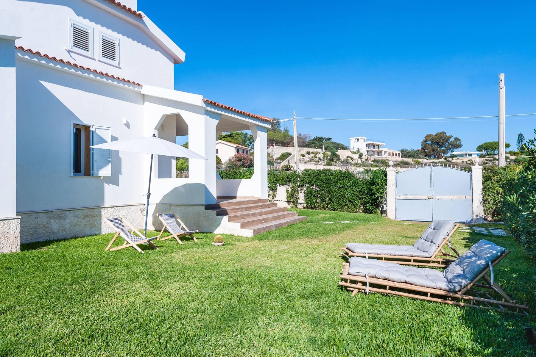 Villa in the Plemmirio Marine Protected Area with direct access to the sea - 16