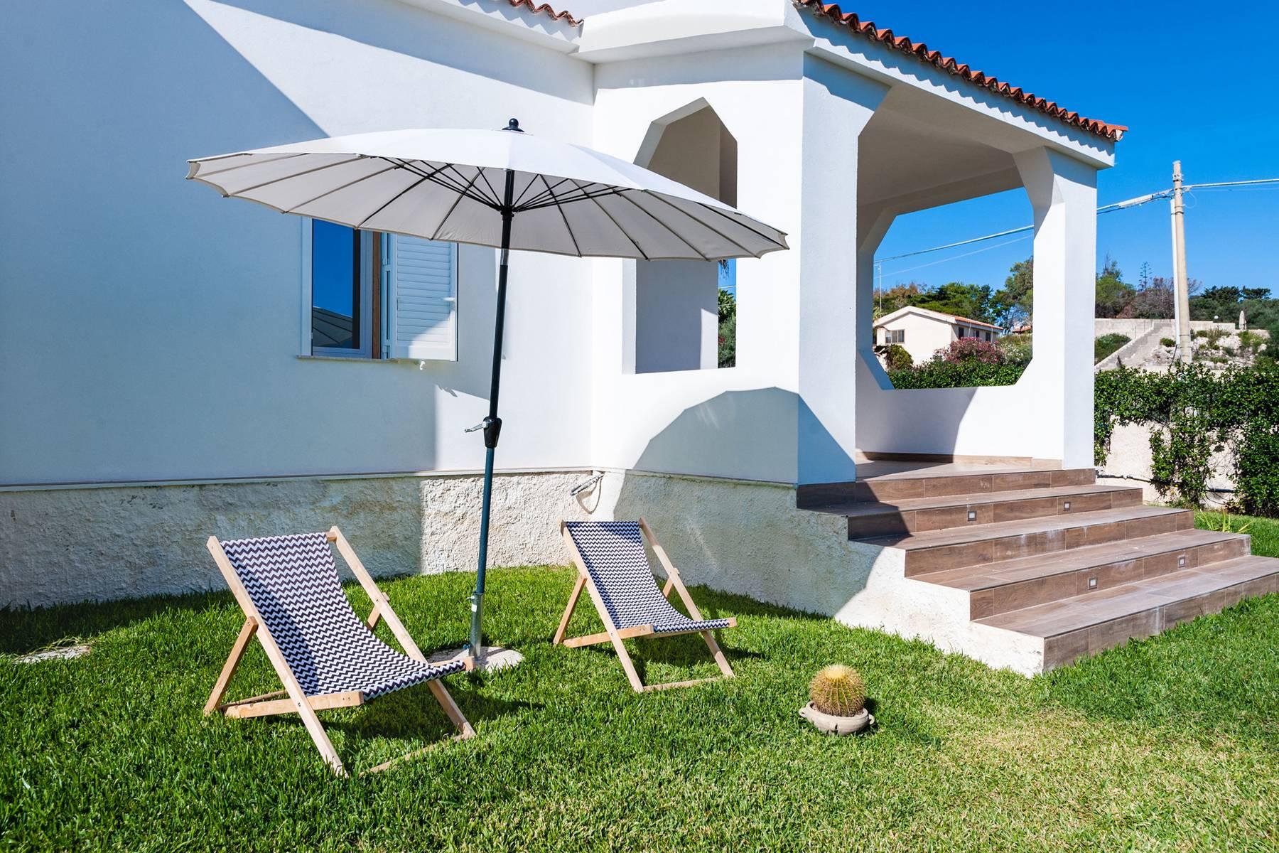 Villa in the Plemmirio Marine Protected Area with direct access to the sea - 17
