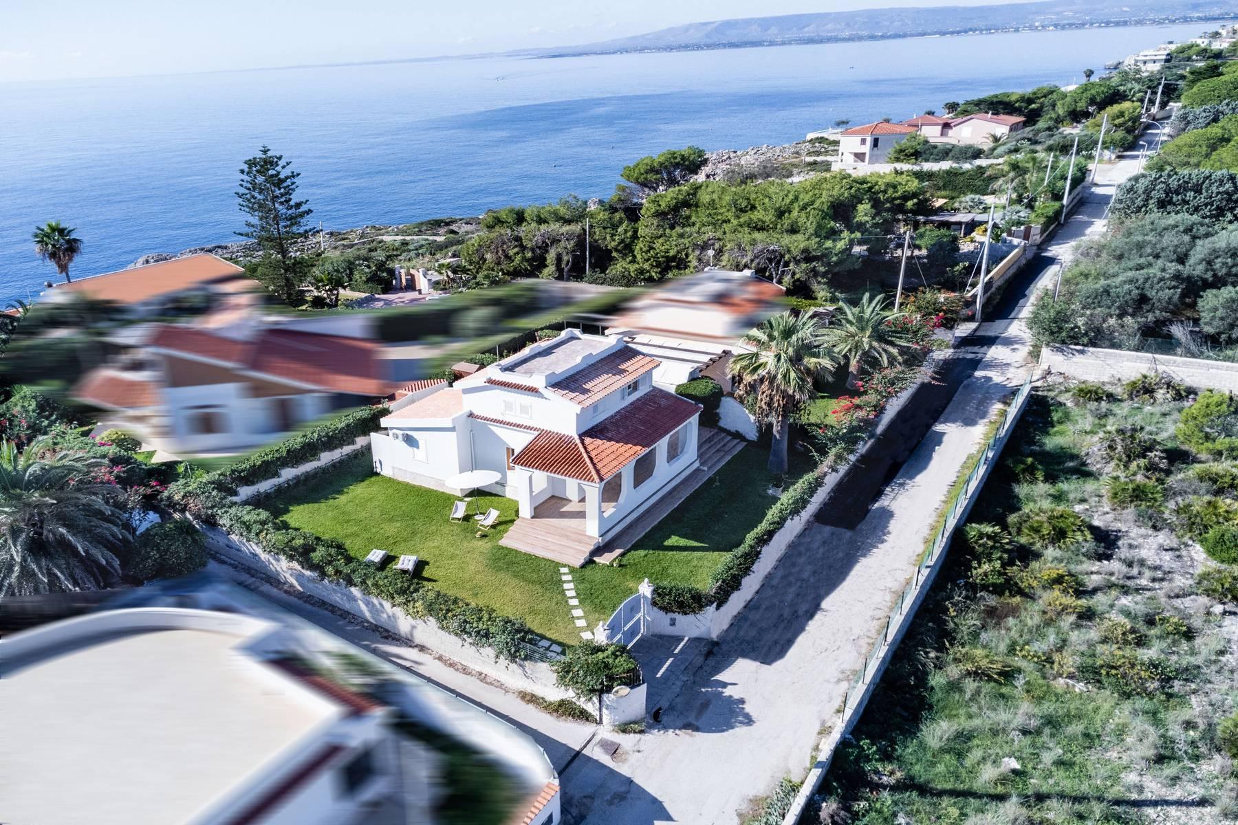 Villa in the Plemmirio Marine Protected Area with direct access to the sea - 14