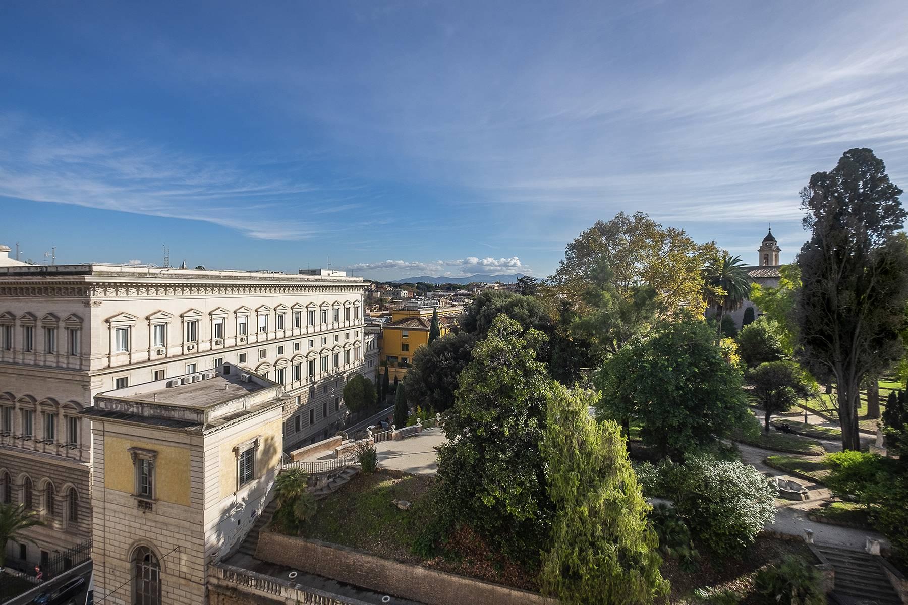 Fascinating penthouse with terraces a few steps from the Quirinale - 33