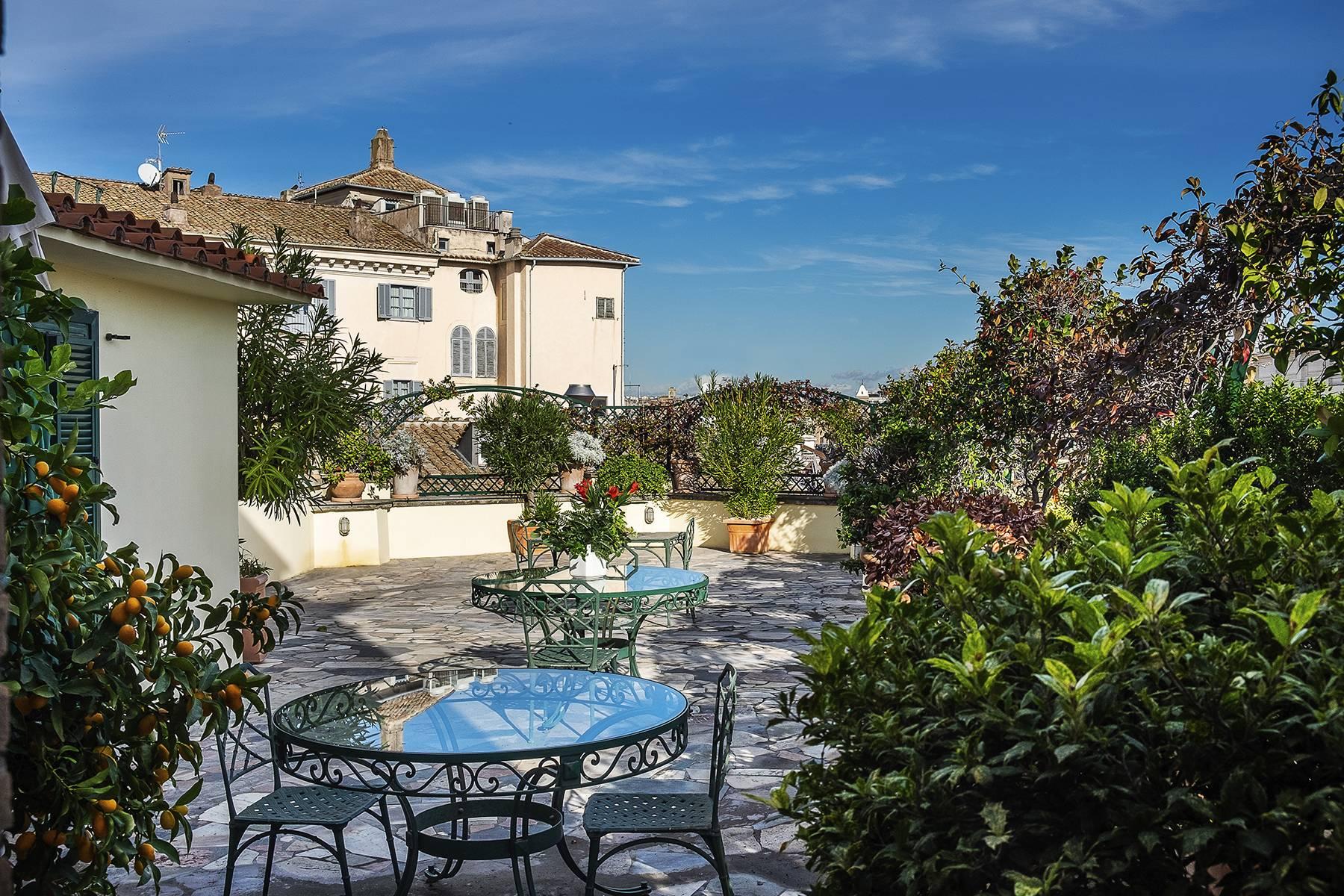 Fascinating penthouse with terraces a few steps from the Quirinale - 1