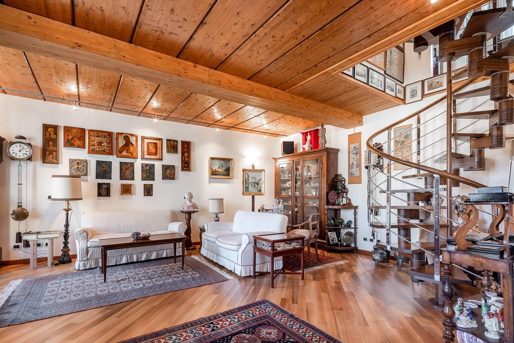 Penthouse on two levels in the splendid Piazza S. Stefano - 4