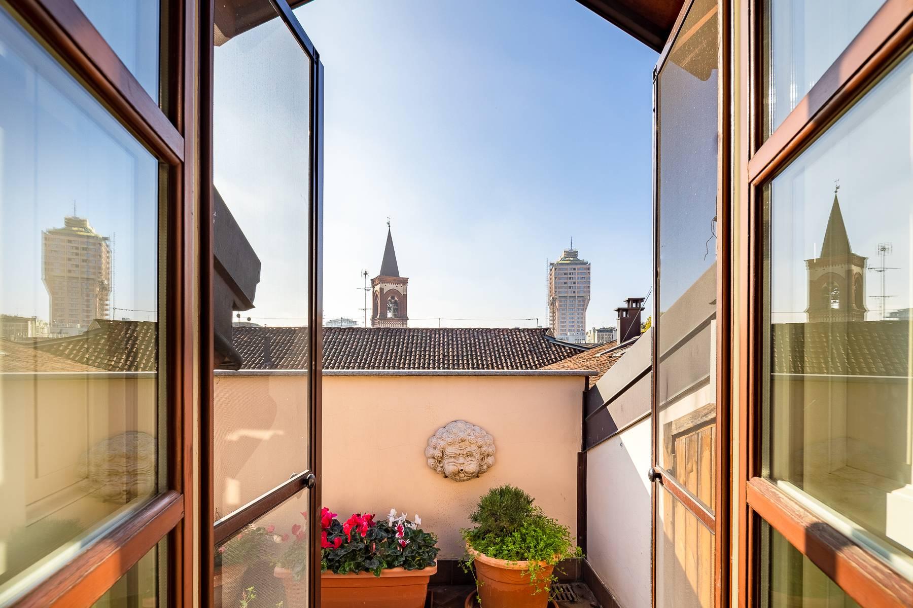 Penthouse on two levels in the splendid Piazza S. Stefano - 11