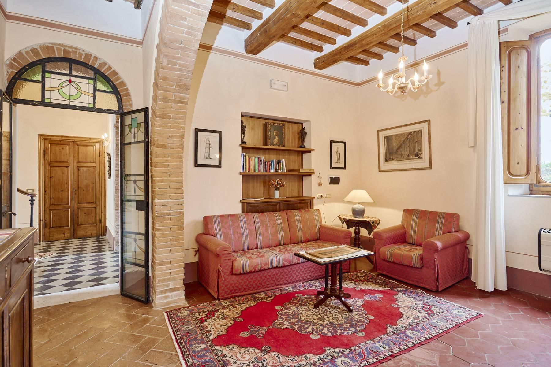 Charming villa with a private lake in Montepulciano - 12