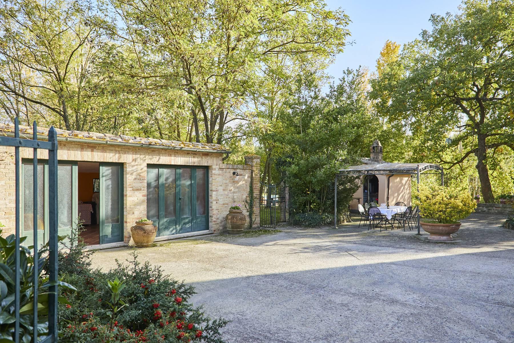Charming villa with a private lake in Montepulciano - 36