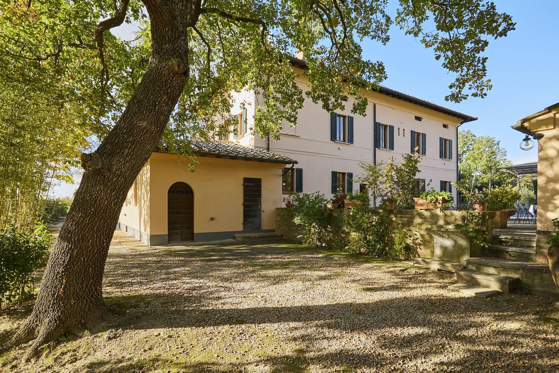 Charming villa with a private lake in Montepulciano - 3