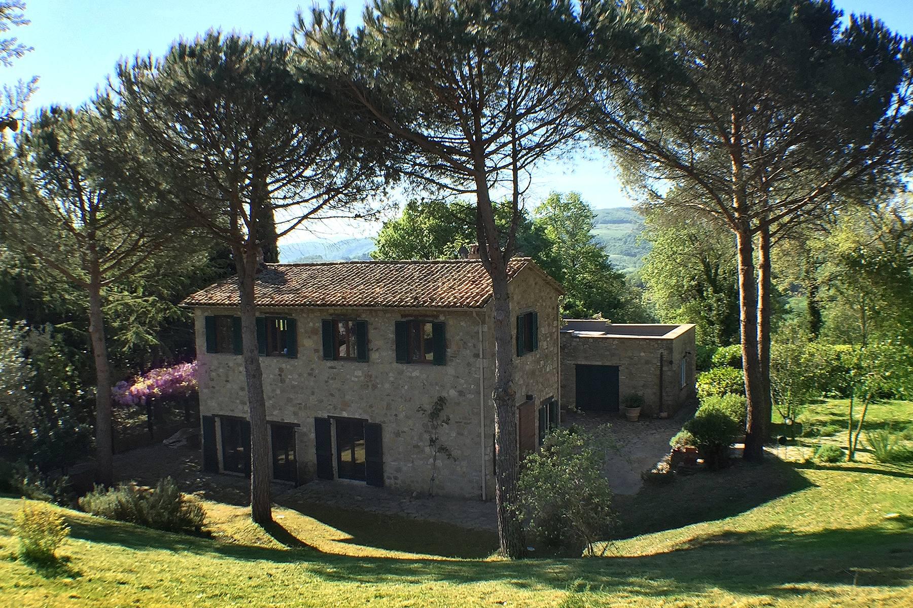 Stunning setting for a contemporary stone farmhouse 
in captivating Umbria - 2