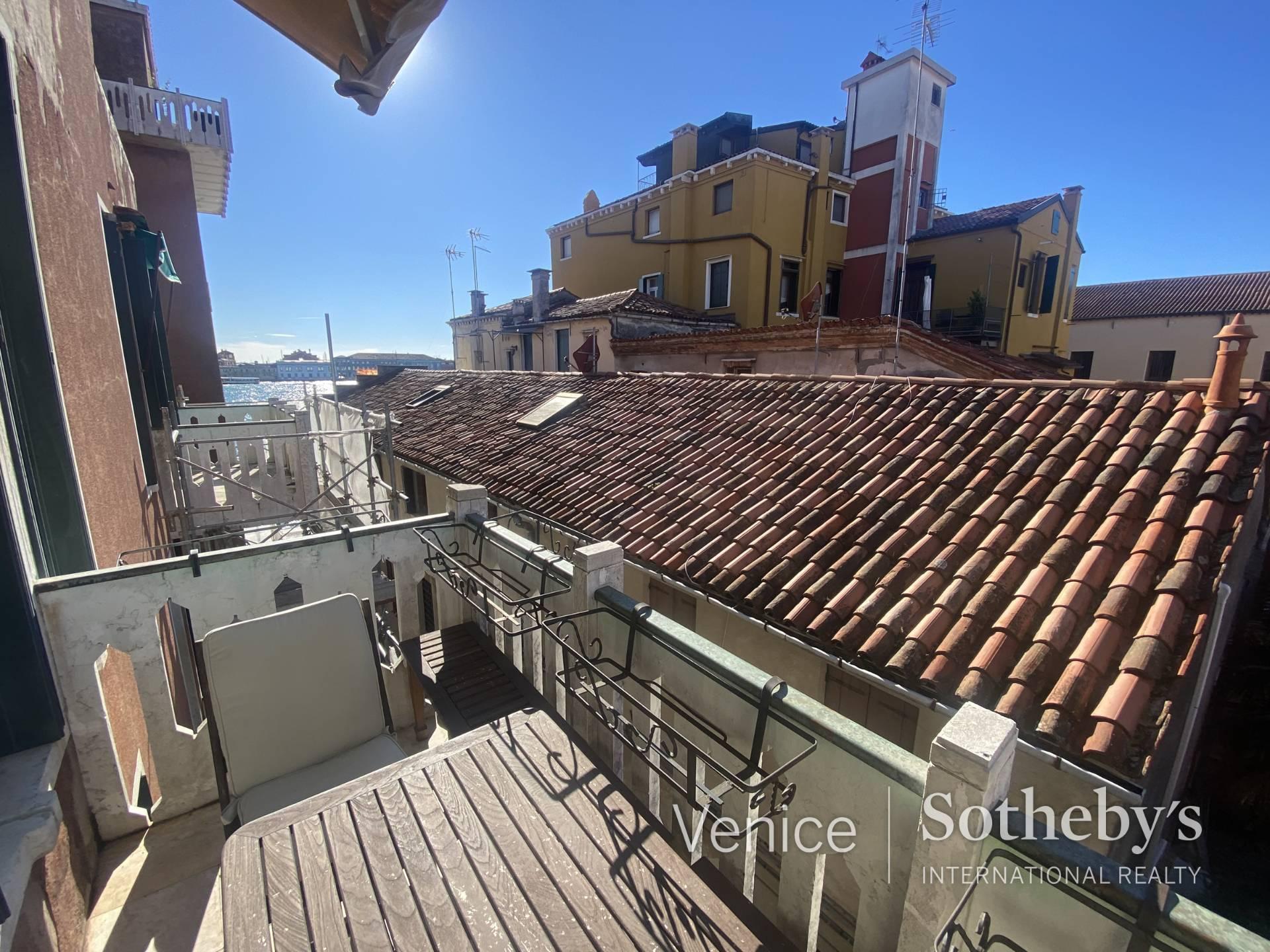 Two very light adjoining properties with airy balconies and mesmerising side views of the Giudecca canal - 2