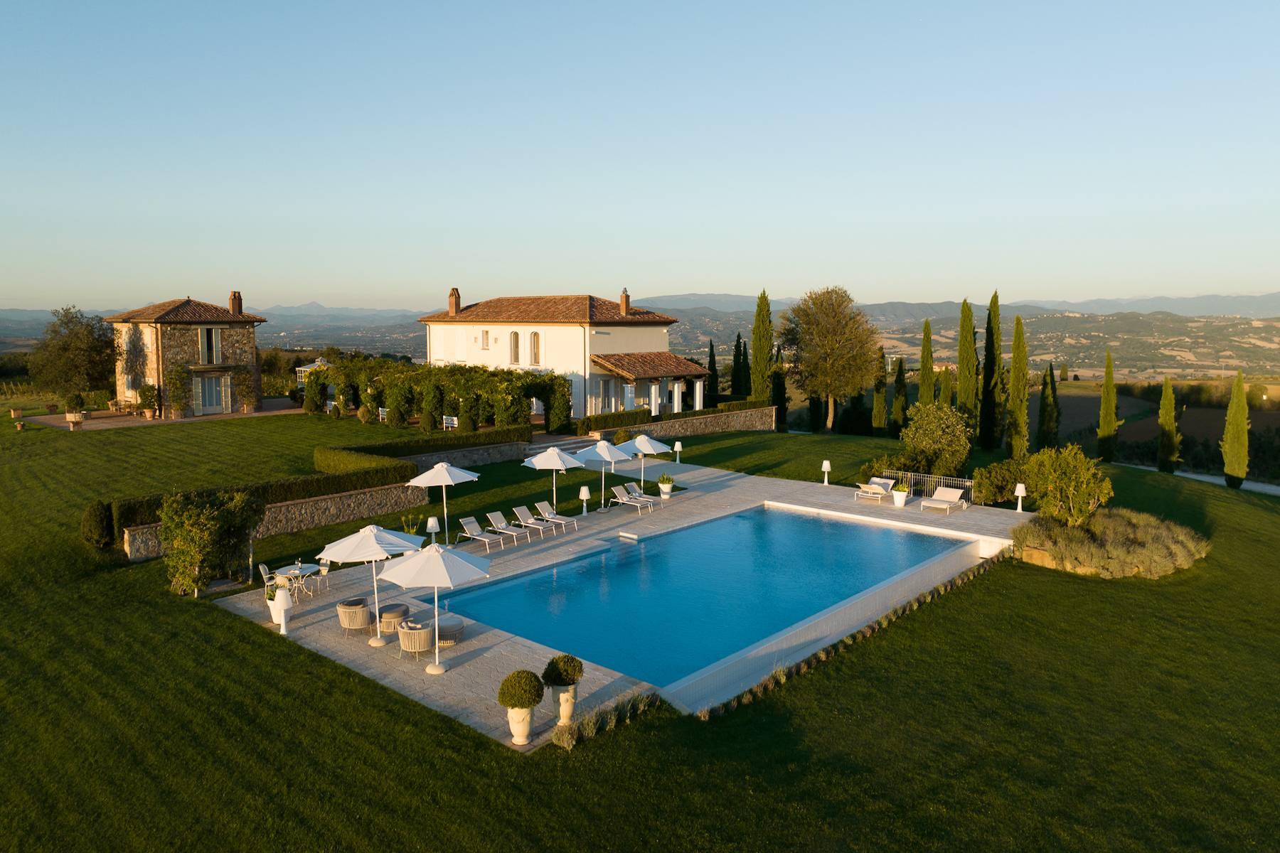 Dreamy villa hidden among the Umbrian hills - 4