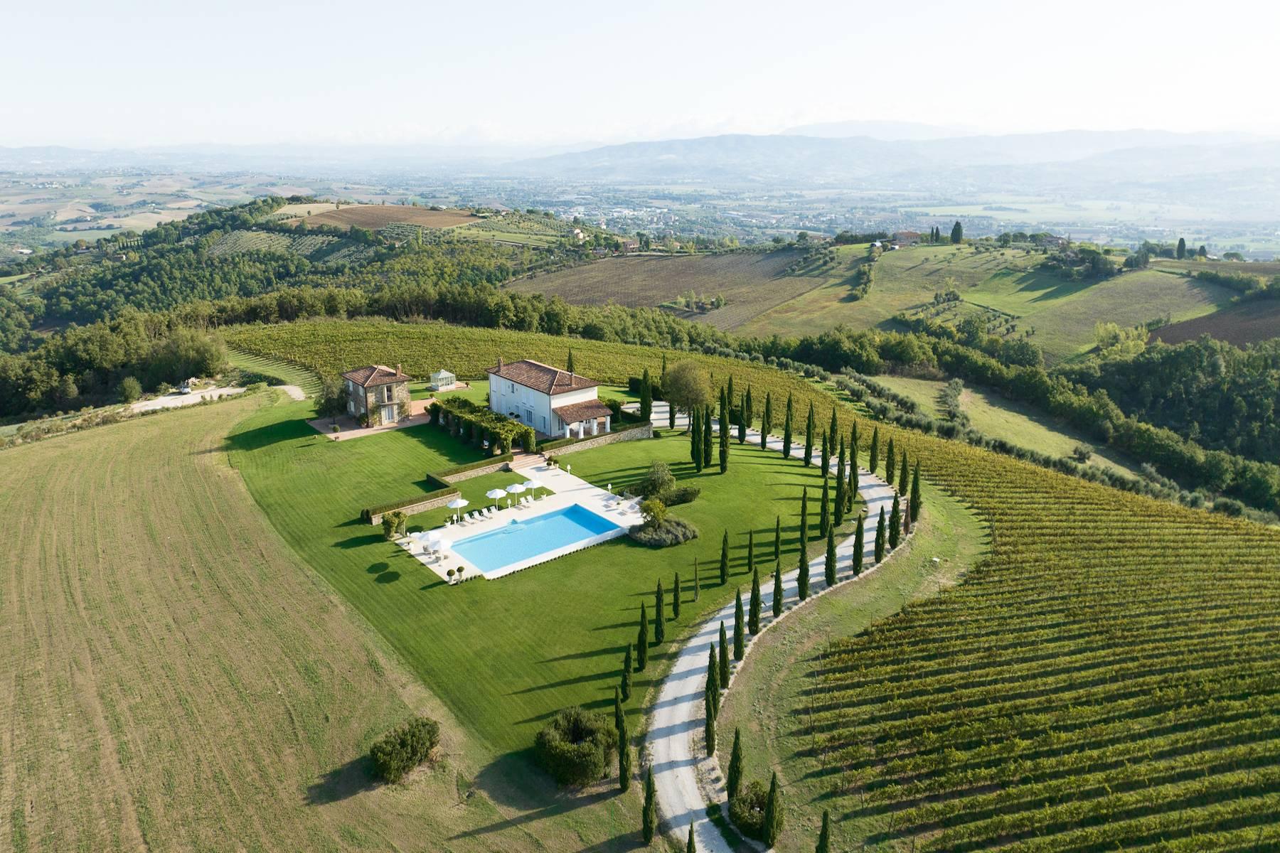 Dreamy villa hidden among the Umbrian hills - 44
