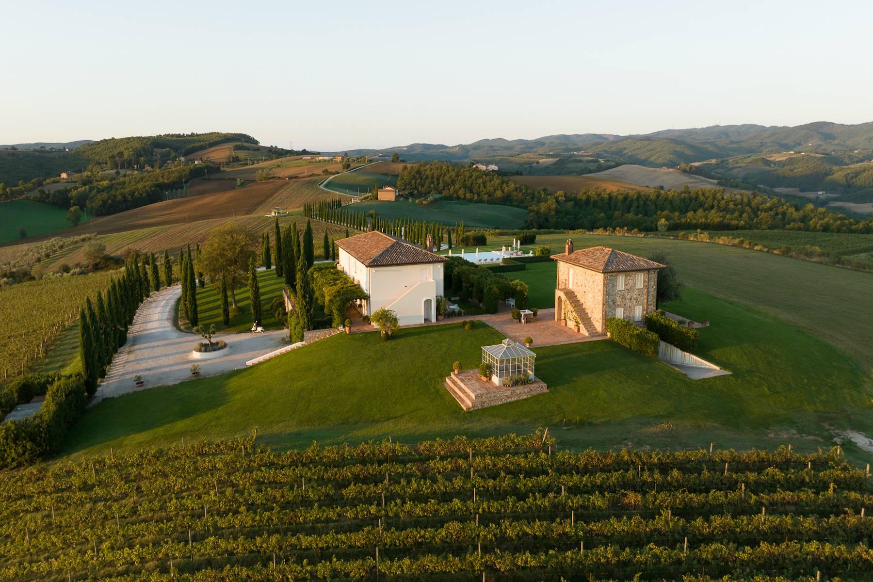 Dreamy villa hidden among the Umbrian hills - 45