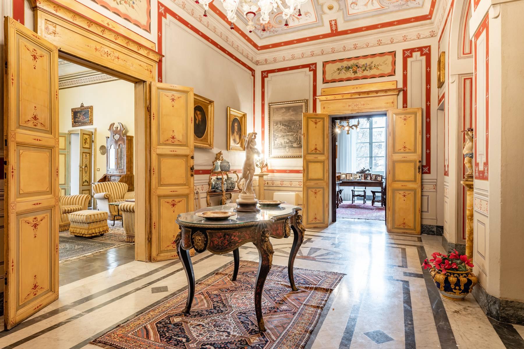 Elegant frescoed apartment in the heart of Pisa - 3