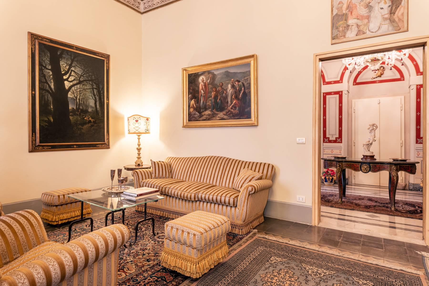 Elegant frescoed apartment in the heart of Pisa - 17