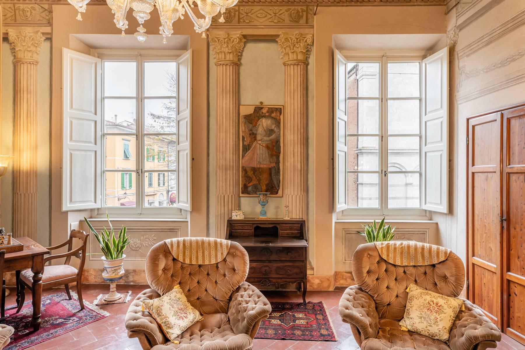 Elegant frescoed apartment in the heart of Pisa - 26