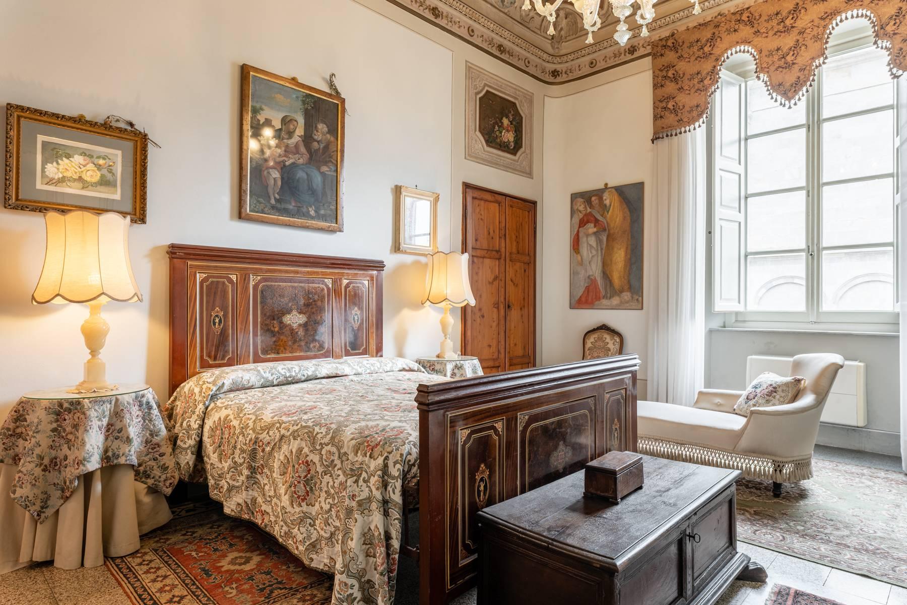 Elegant frescoed apartment in the heart of Pisa - 11