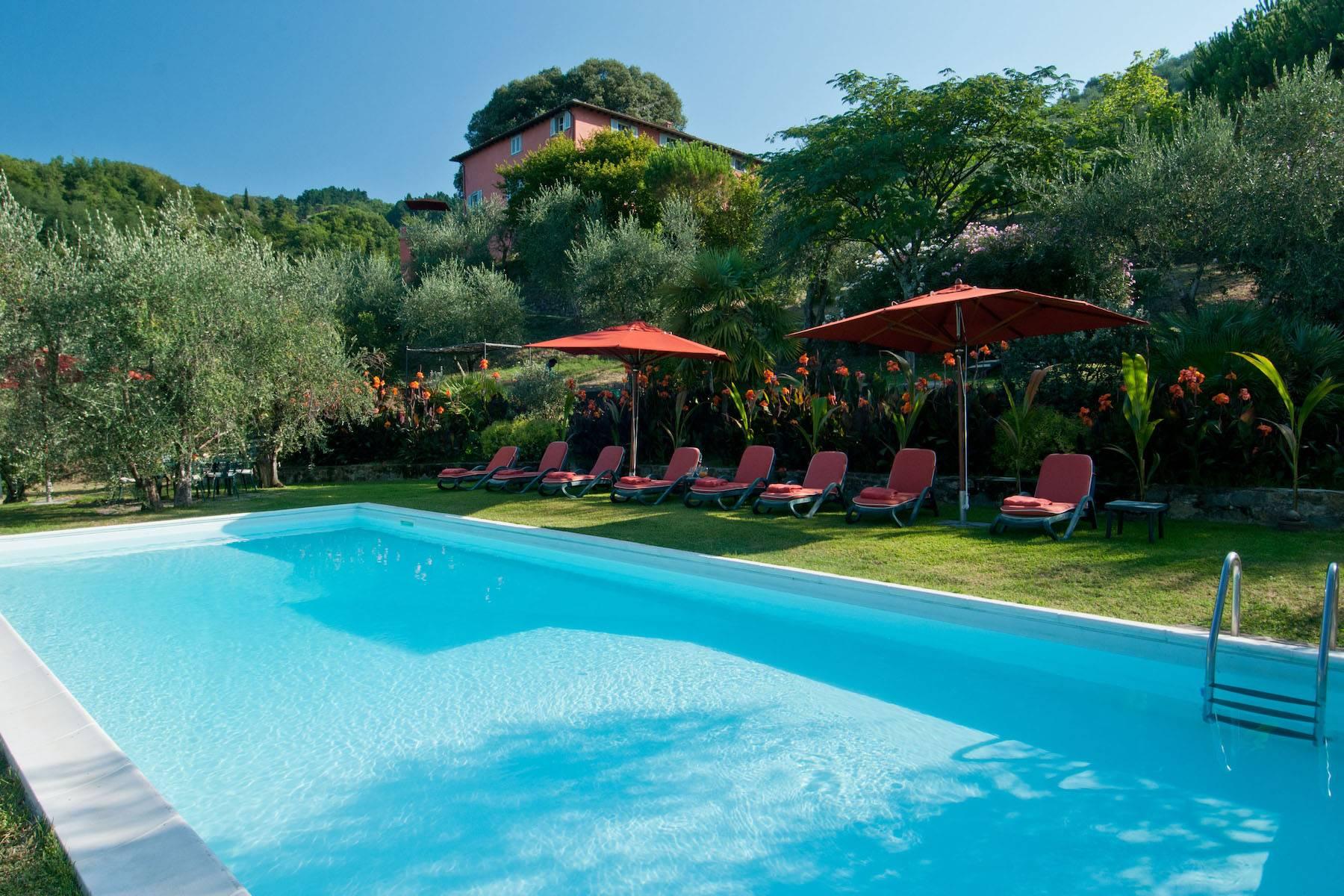 A charming estate that overlooks the countryside near Lucca - 4
