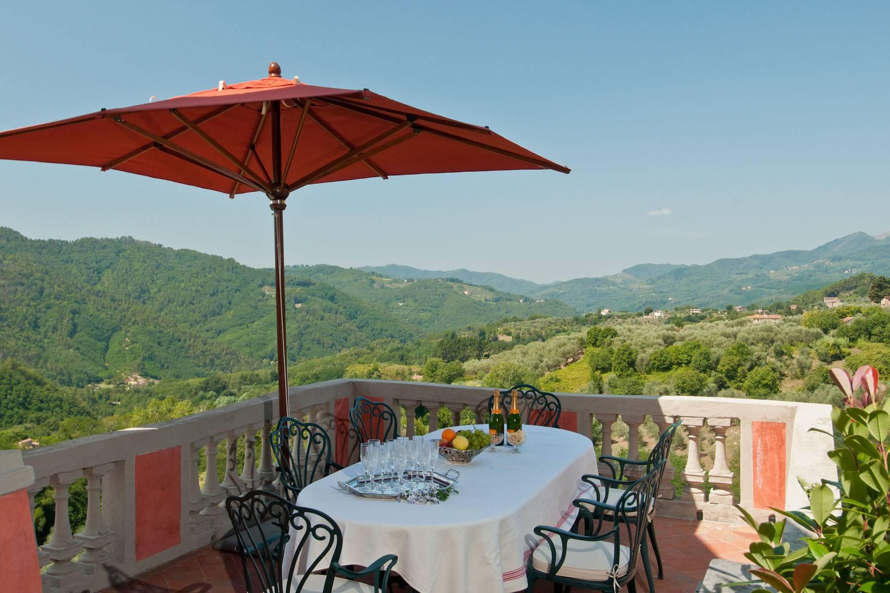 A charming estate that overlooks the countryside near Lucca - 7