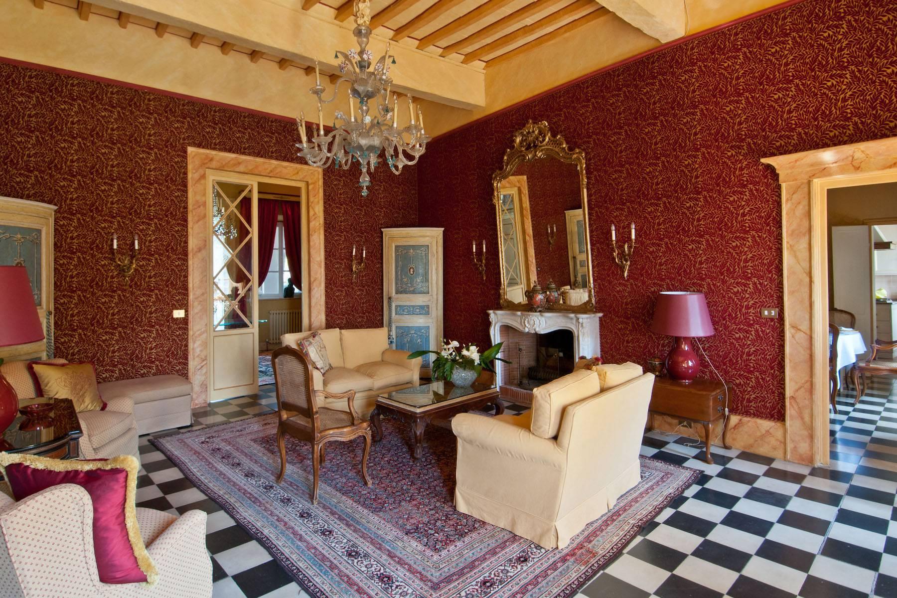 A charming estate that overlooks the countryside near Lucca - 9