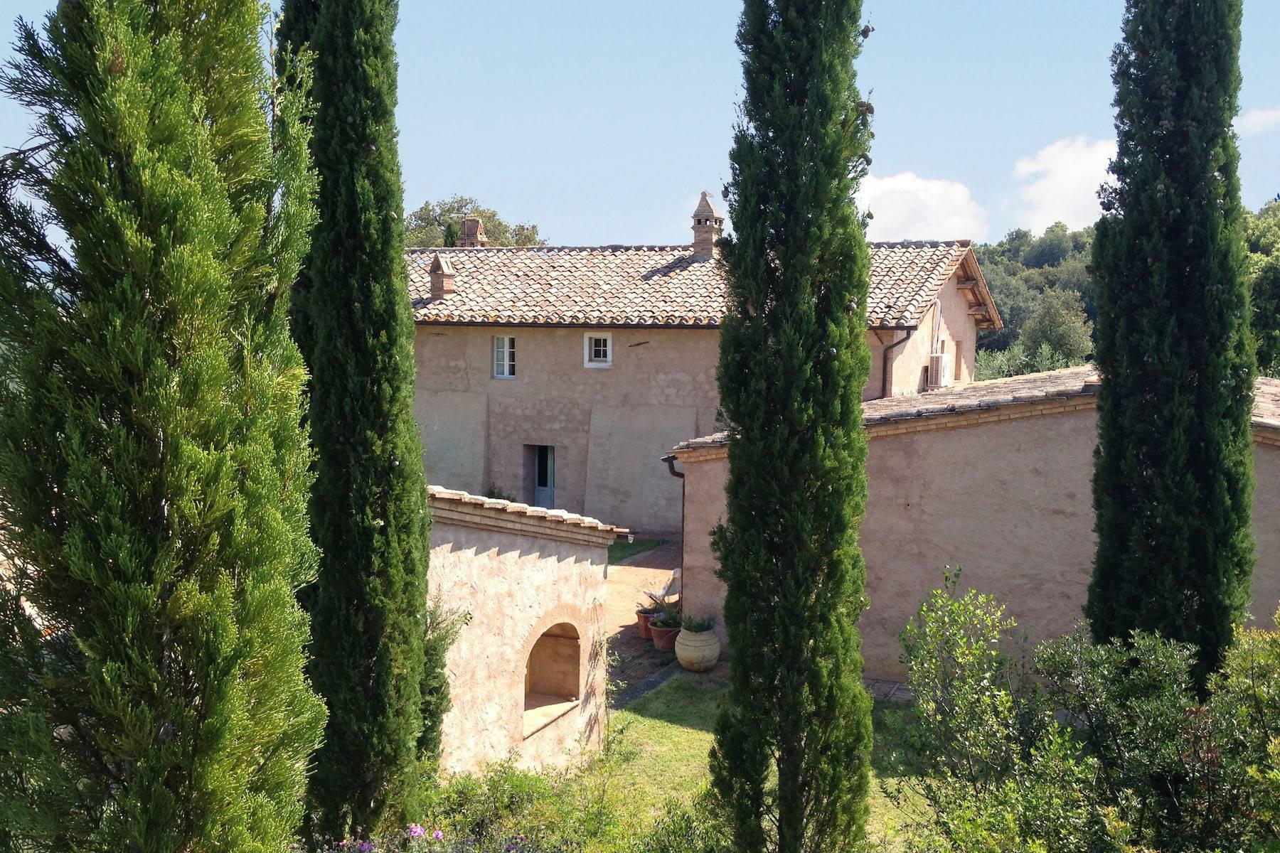 Villa prestigieuse dans les collines douces près de Montalcino - 2
