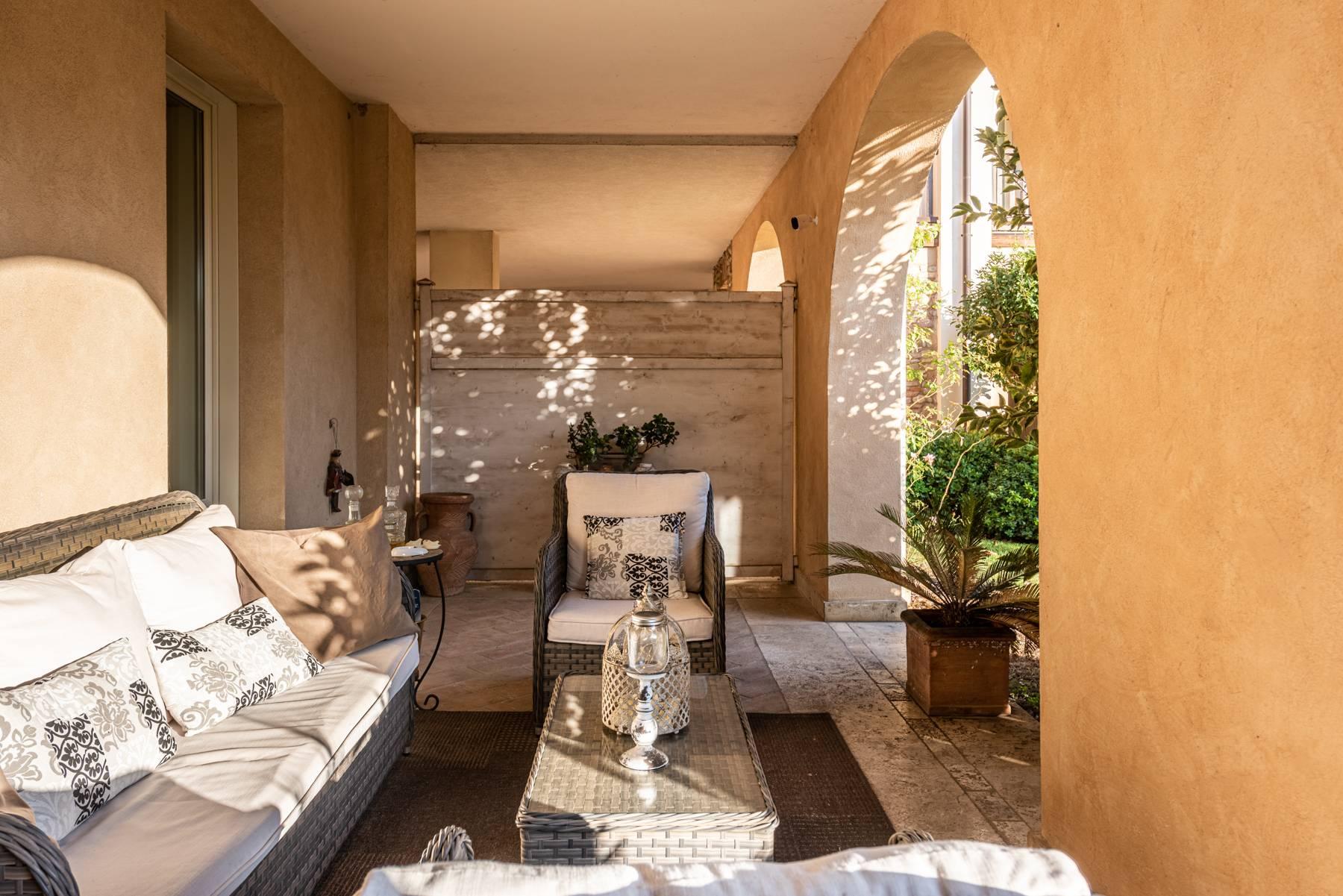 Elégant appartement au rez-de-chaussée avec deux porches et jardin dans le Chervò San Vigilio Golf Club - 8