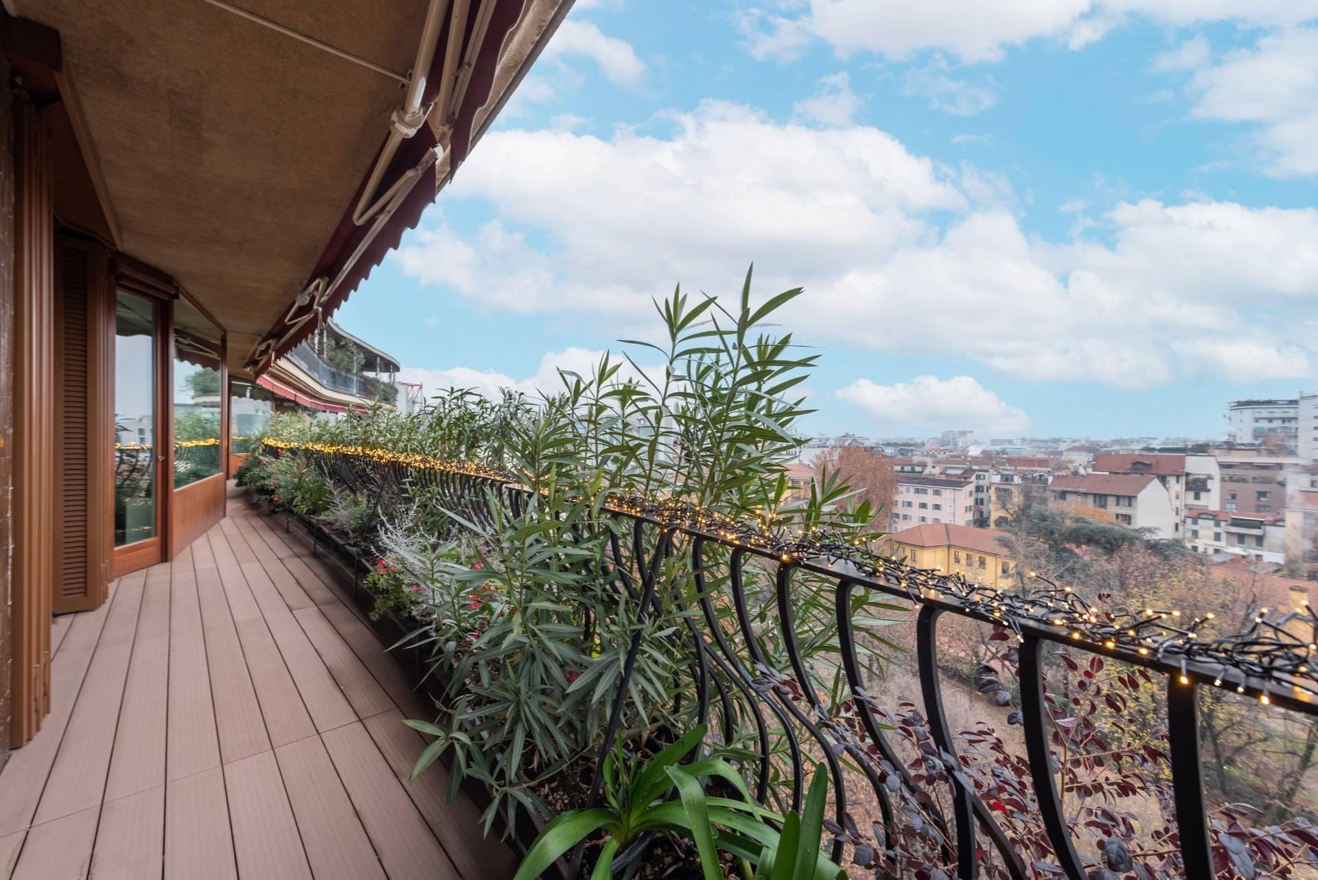 Incomparable penthouse with 400 sqm terrace - 36