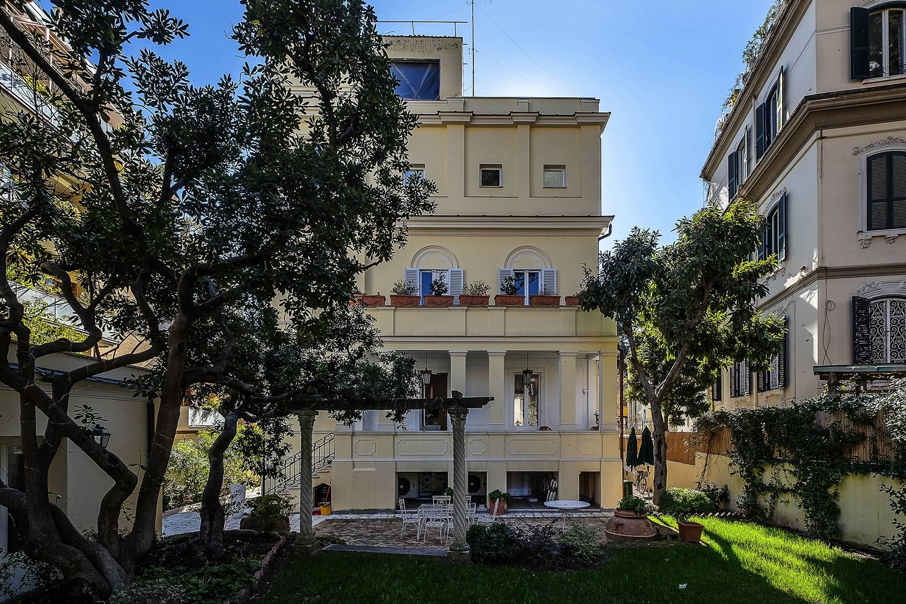 Villa ristrutturata con giardino e dependence nel quartiere Trieste/Coppedè - 2