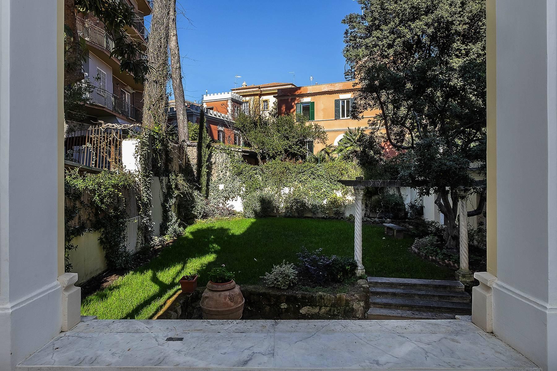Villa ristrutturata con giardino e dependence nel quartiere Trieste/Coppedè - 7