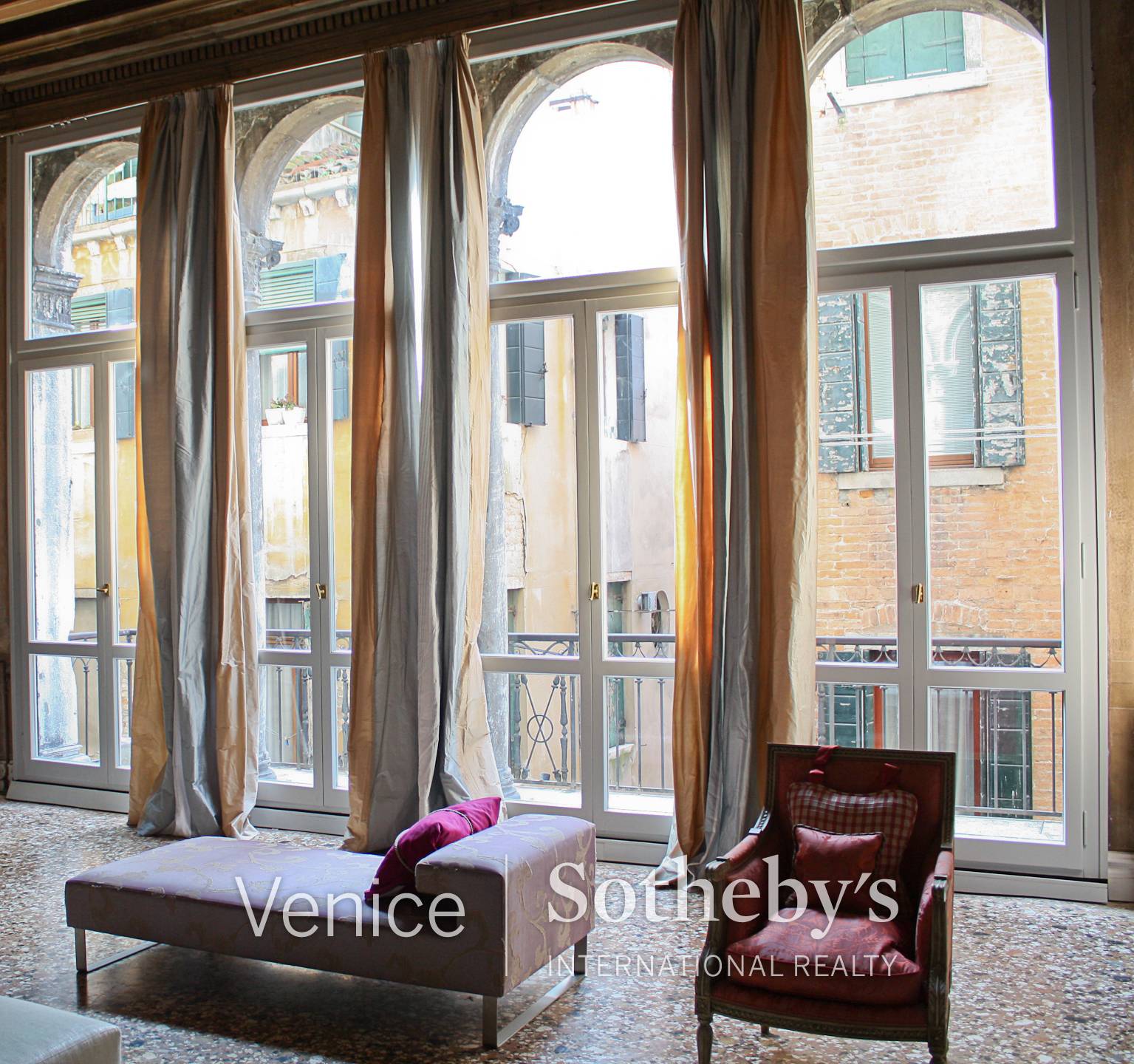 Historic Palazzo Piano Nobile with Stunning Design Overlay - 2