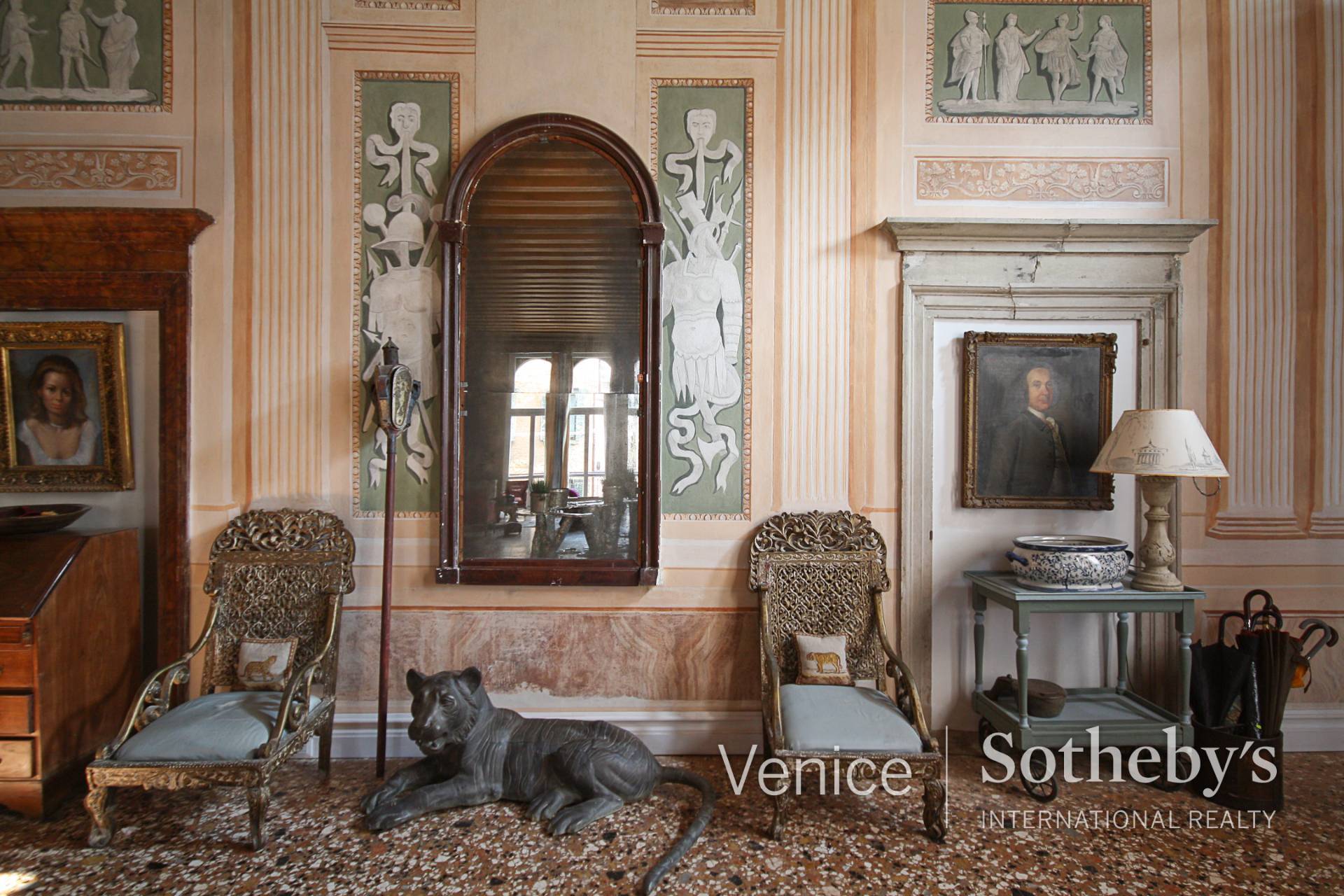 Historic Palazzo Piano Nobile with Stunning Design Overlay - 2