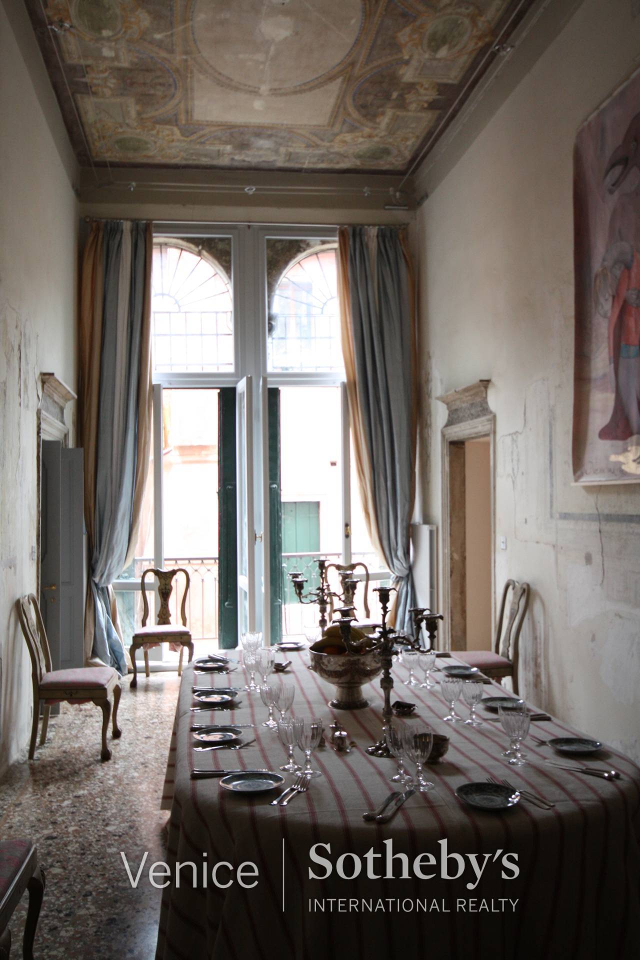 Historic Palazzo Piano Nobile with Stunning Design Overlay - 4