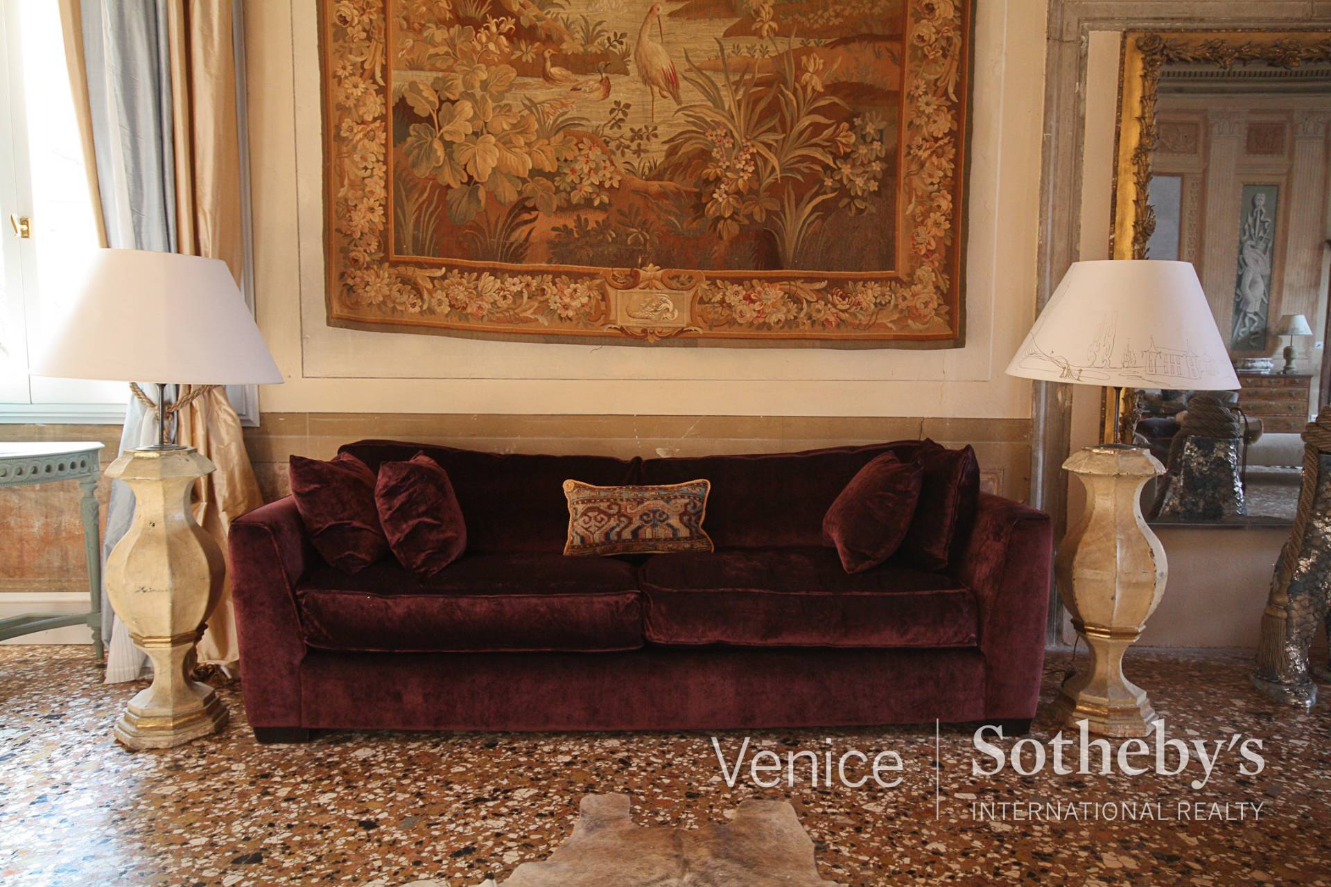 Historic Palazzo Piano Nobile with Stunning Design Overlay - 5