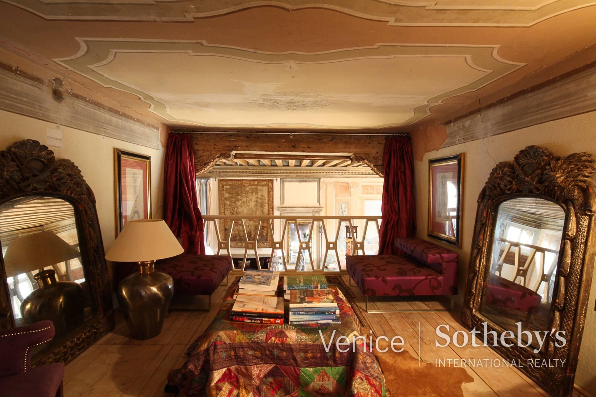 Historic Palazzo Piano Nobile with Stunning Design Overlay - 7