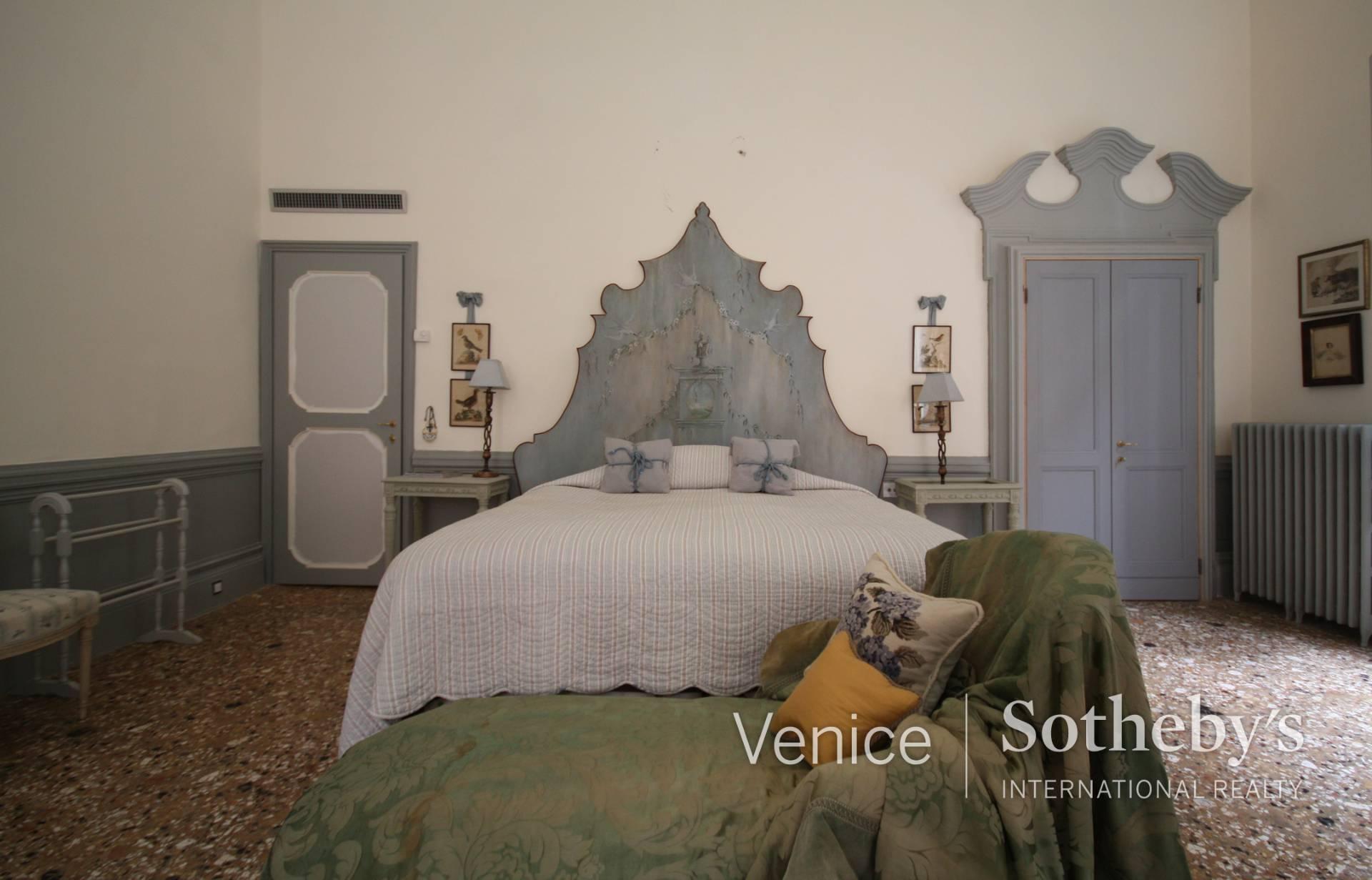 Historic Palazzo Piano Nobile with Stunning Design Overlay - 11