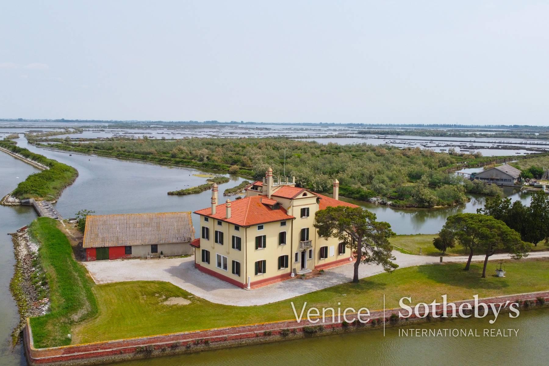 Mille ettari di Laguna Veneziana con storica casa di caccia e casa di pesca - 1