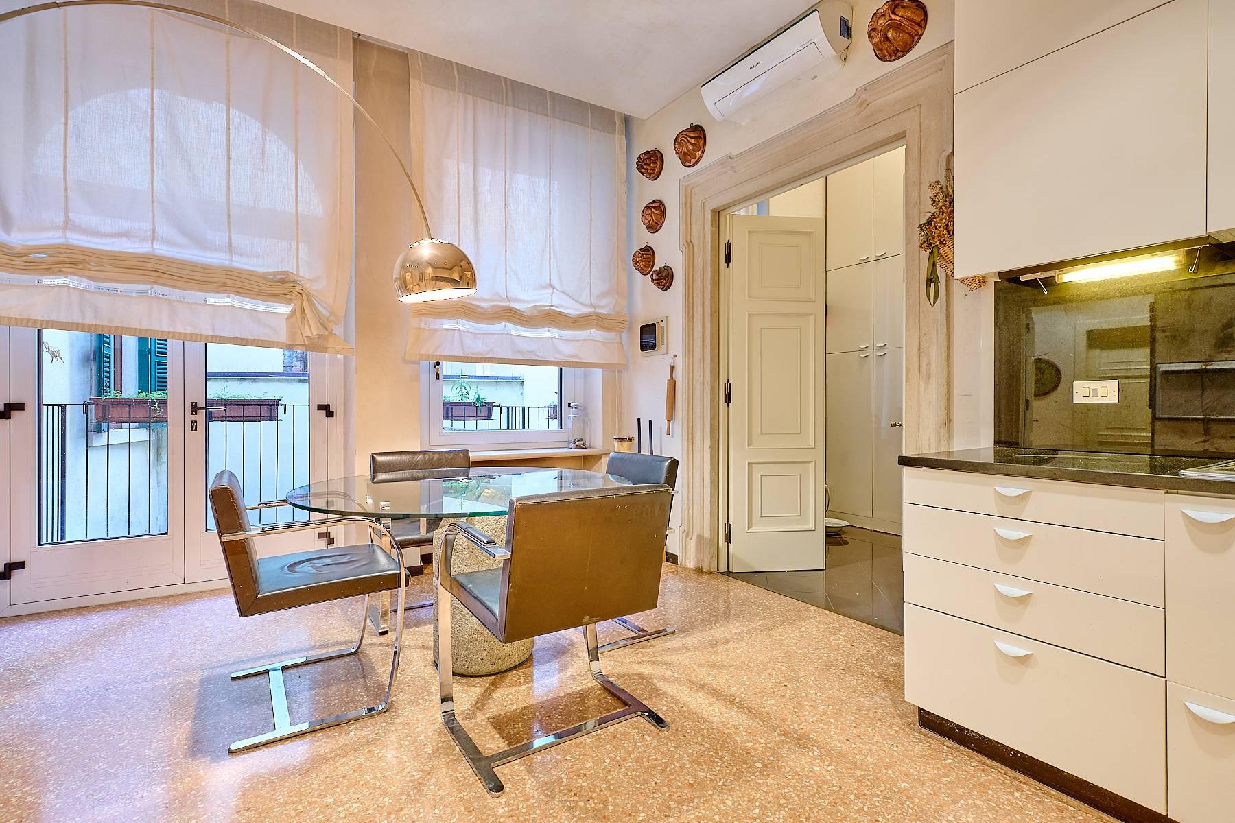 Charming frescoed apartment in the heart of Verona - 9