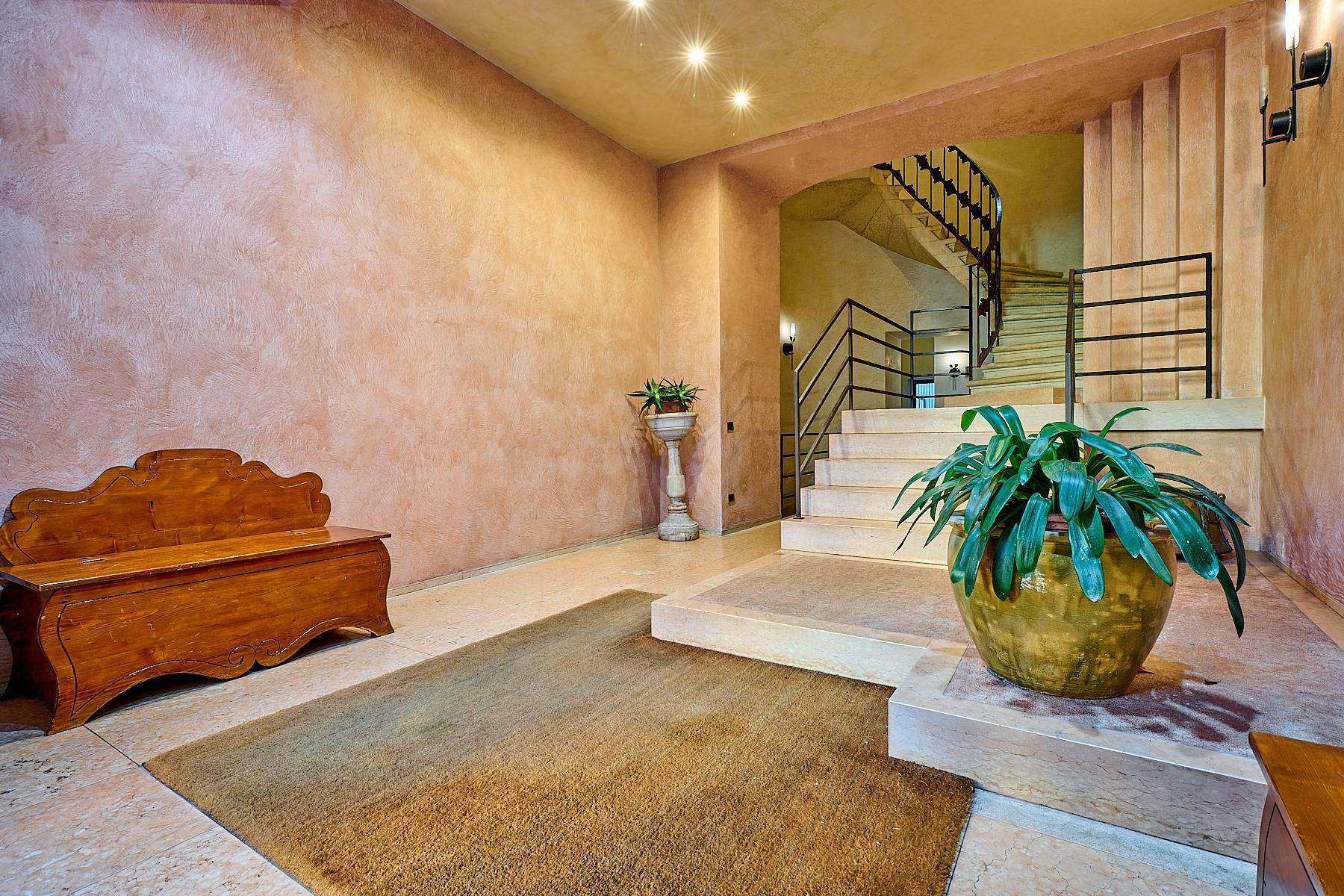 Charming frescoed apartment in the heart of Verona - 13