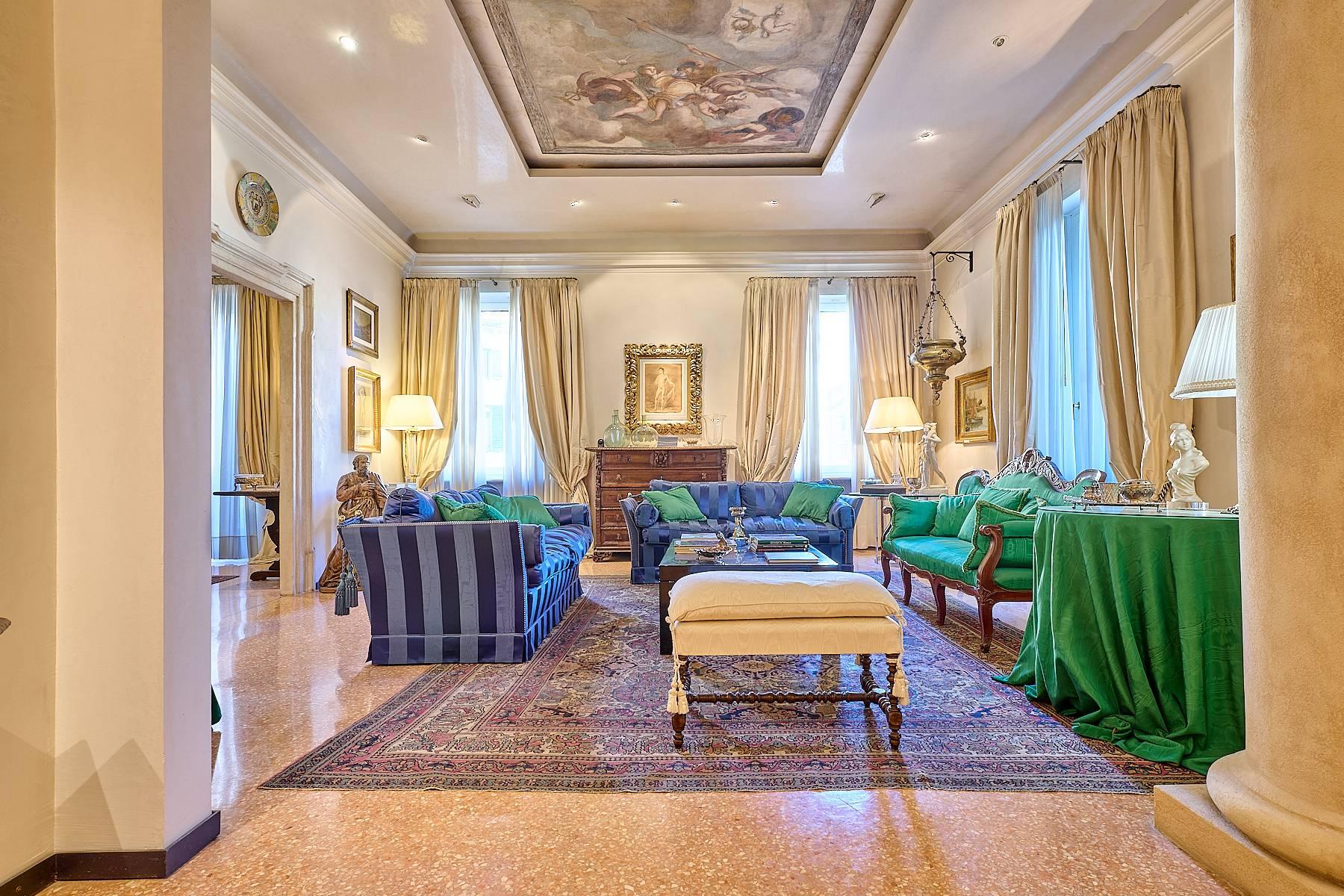Charming frescoed apartment in the heart of Verona - 2
