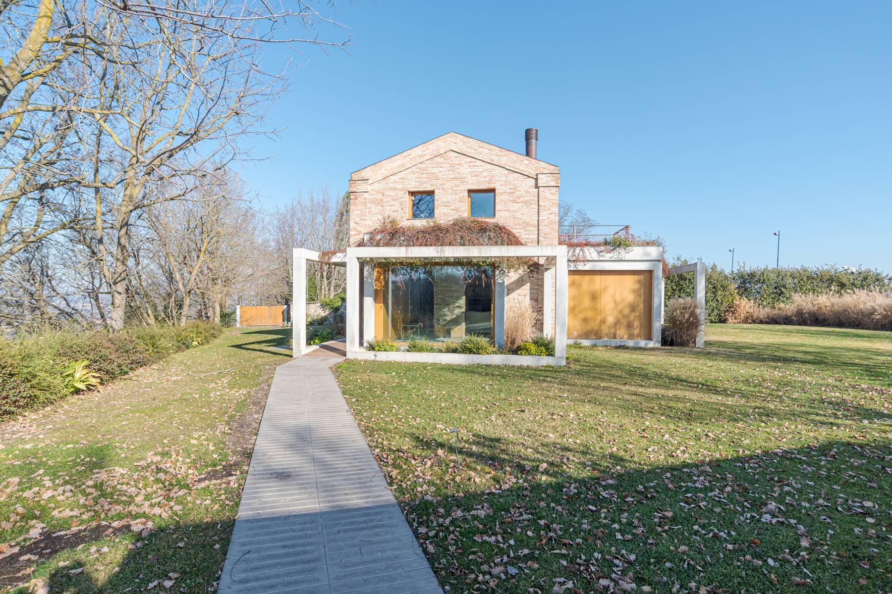 Eleganza e Sostenibilità: Villa di Design sulle colline di Parma - 12