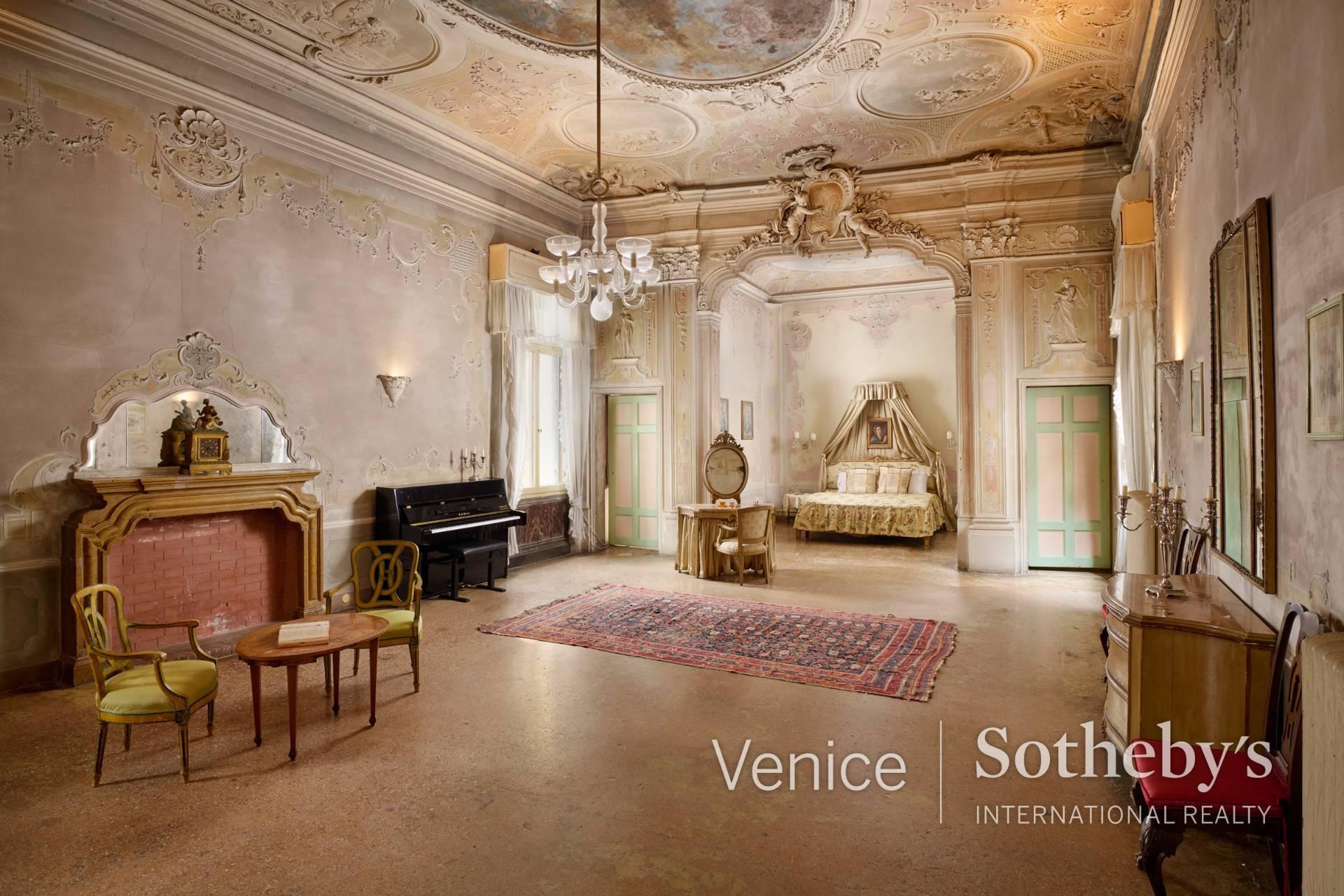 A divine and dreamy palazzo piano nobile in a top location - 1