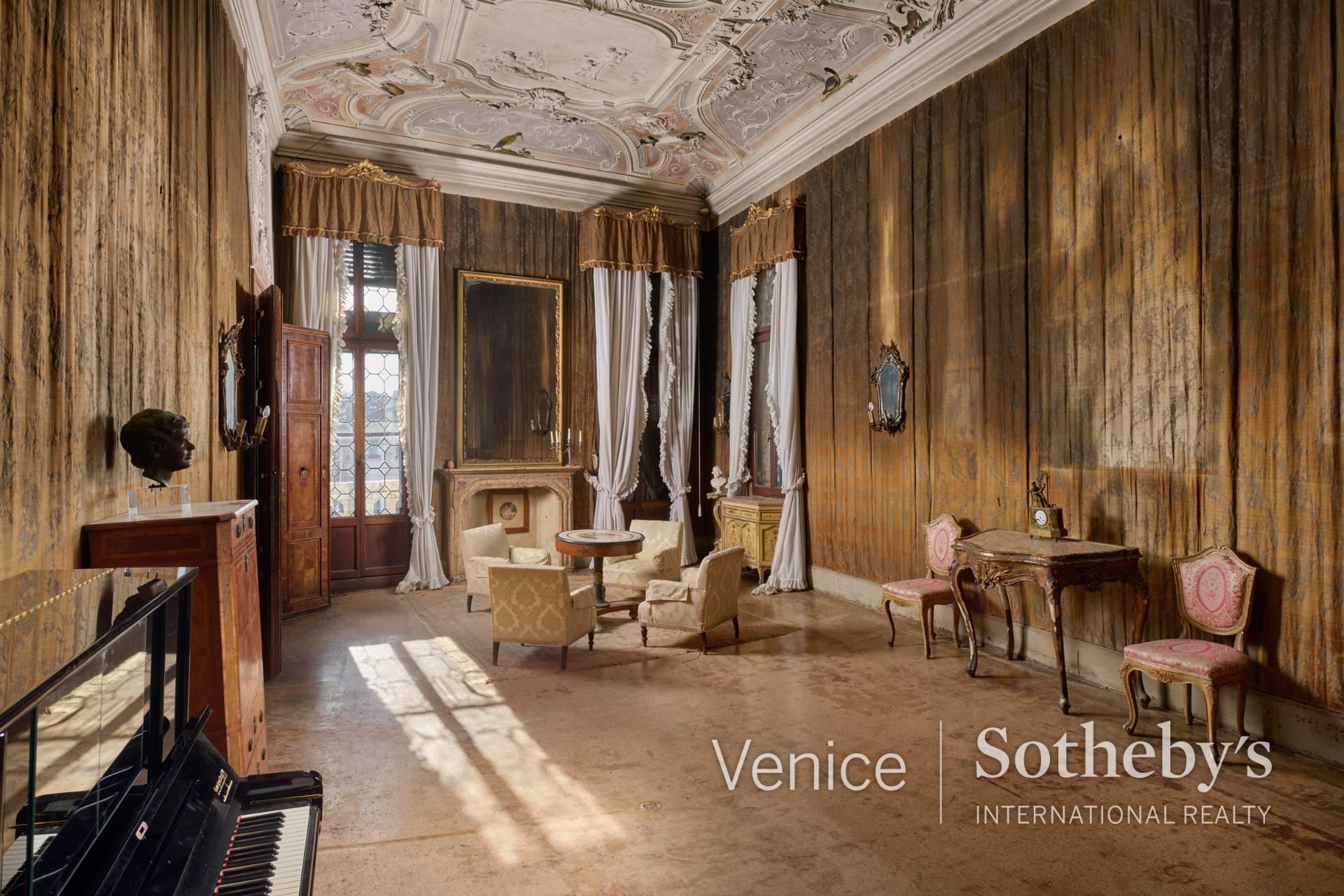 A divine and dreamy palazzo piano nobile in a top location - 3