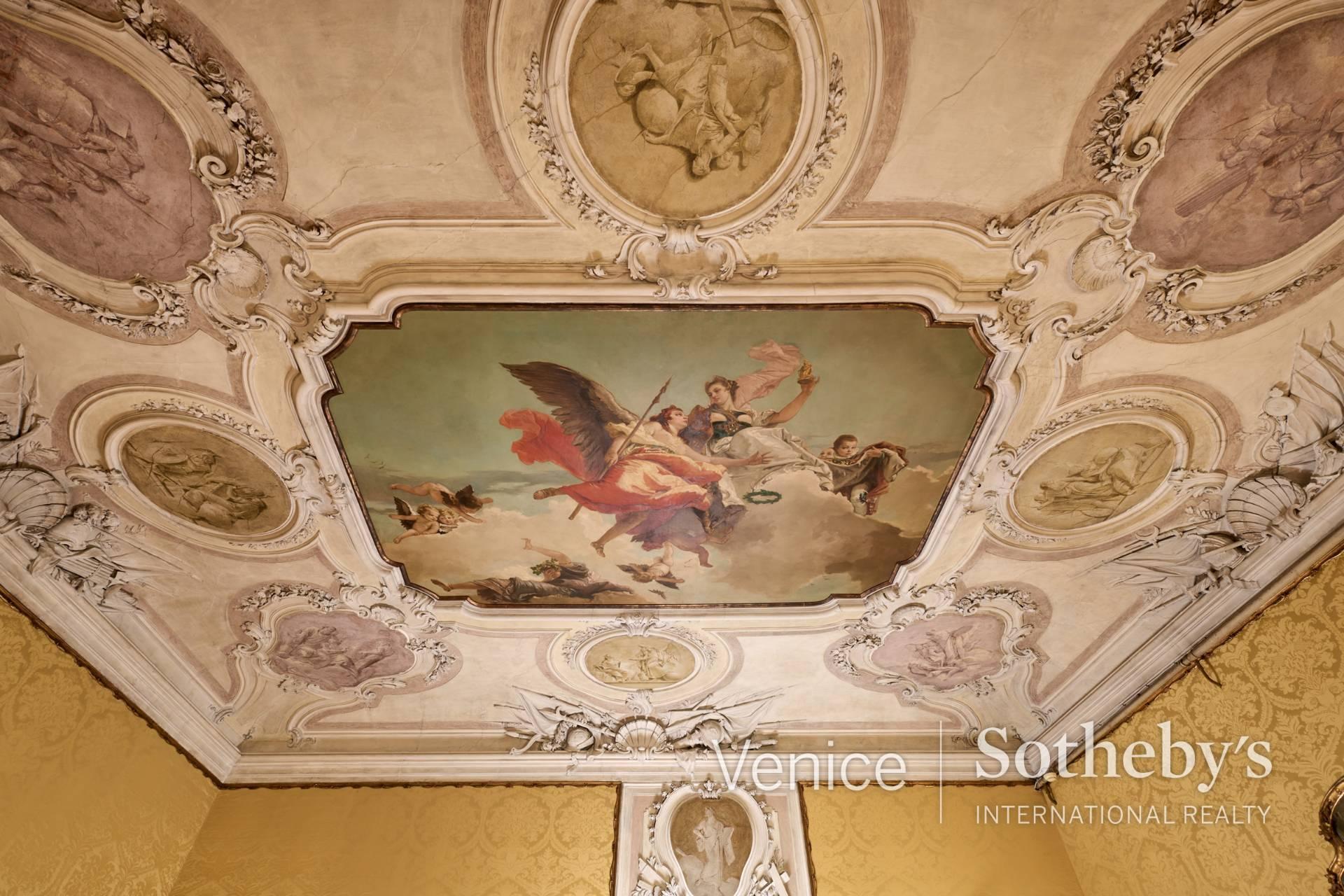 A divine and dreamy palazzo piano nobile in a top location - 4