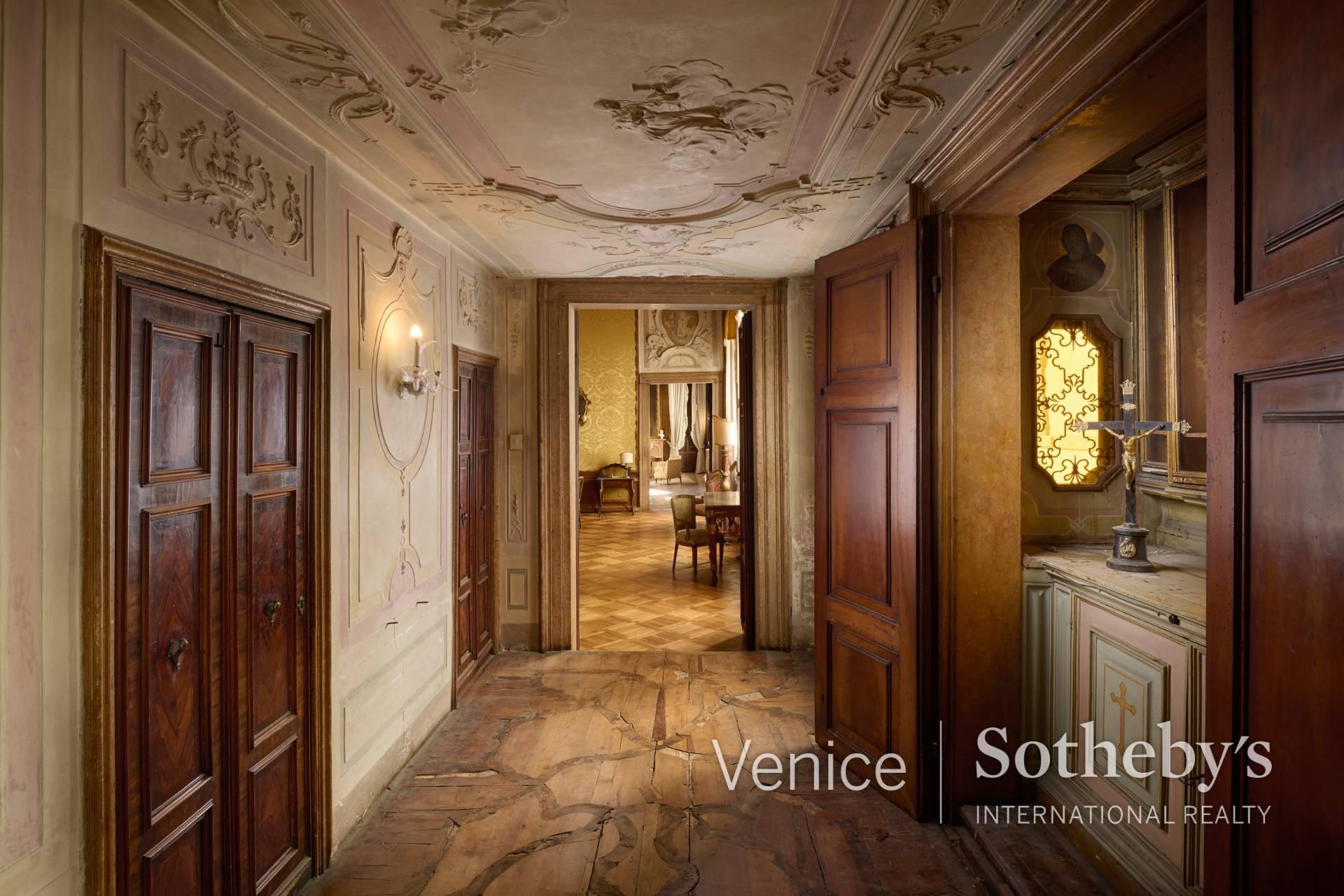 A divine and dreamy palazzo piano nobile in a top location - 5