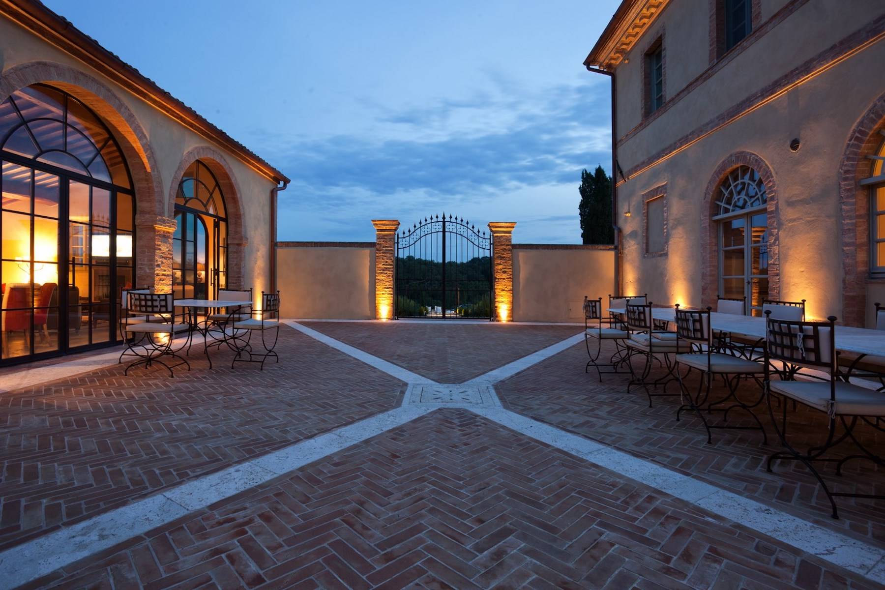 Exceptional luxury villa close to Siena and Montalcino with pool - 1
