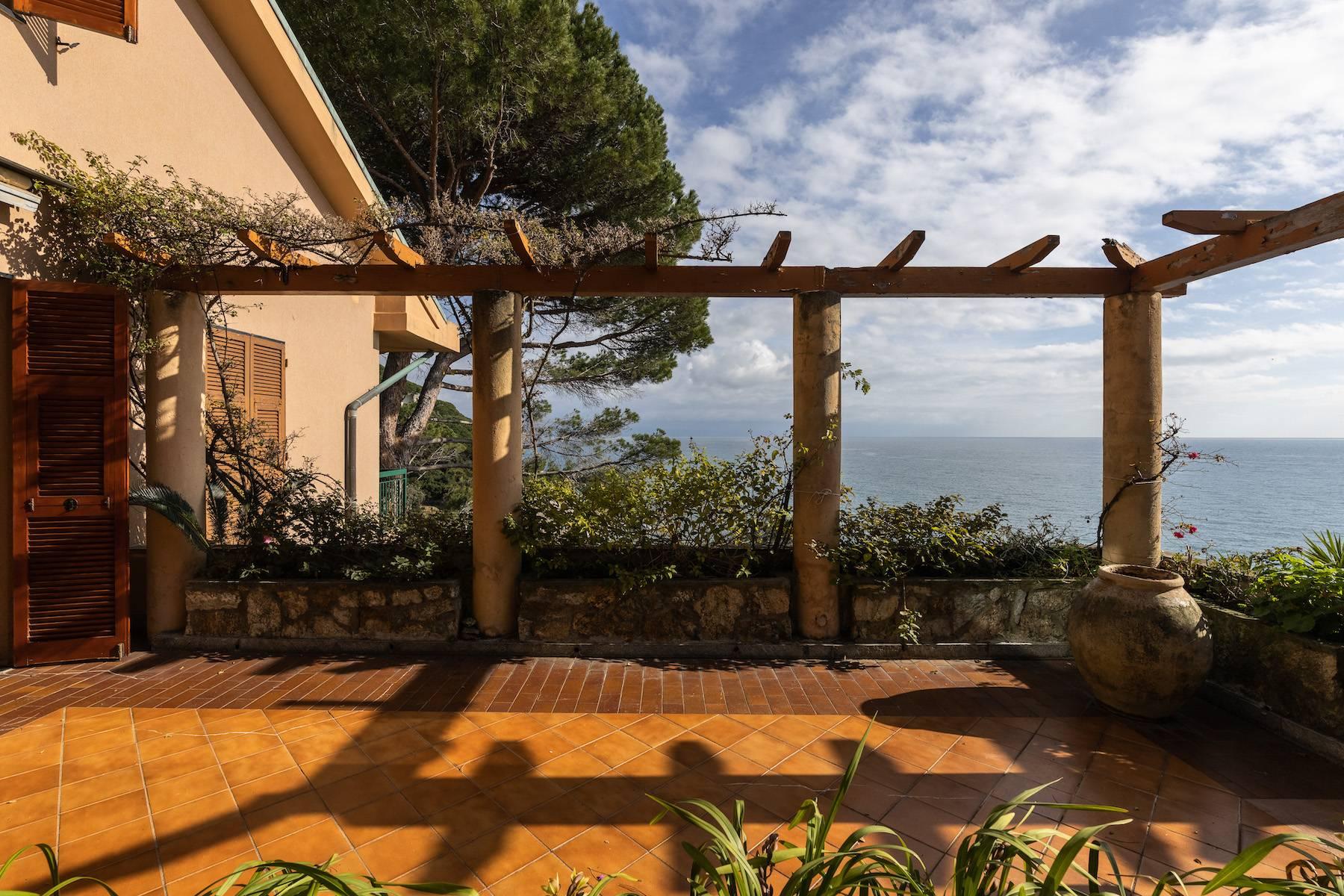 Panoramica villa pieds dans leau con giardino privato - 9